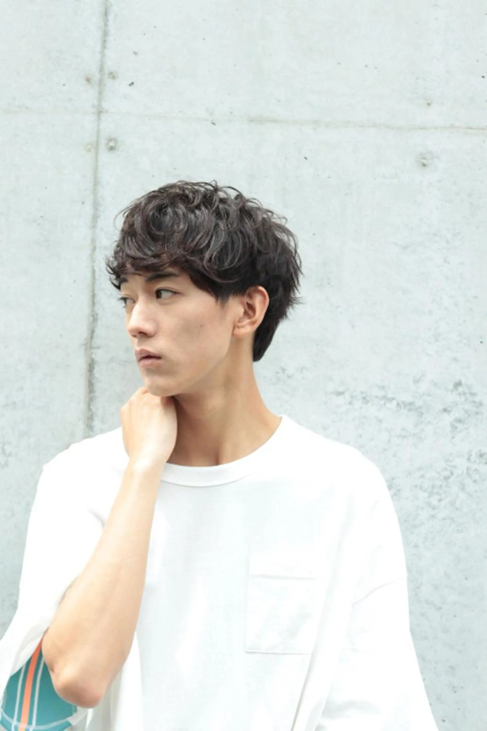 ショート カラー パーマ ヘアアレンジ メンズ メンズブリーチ メンズハイライト マッシュ メンズパーマ ブリーチ 【ツヤ髪美容師】 ツダケイスケのヘアスタイル