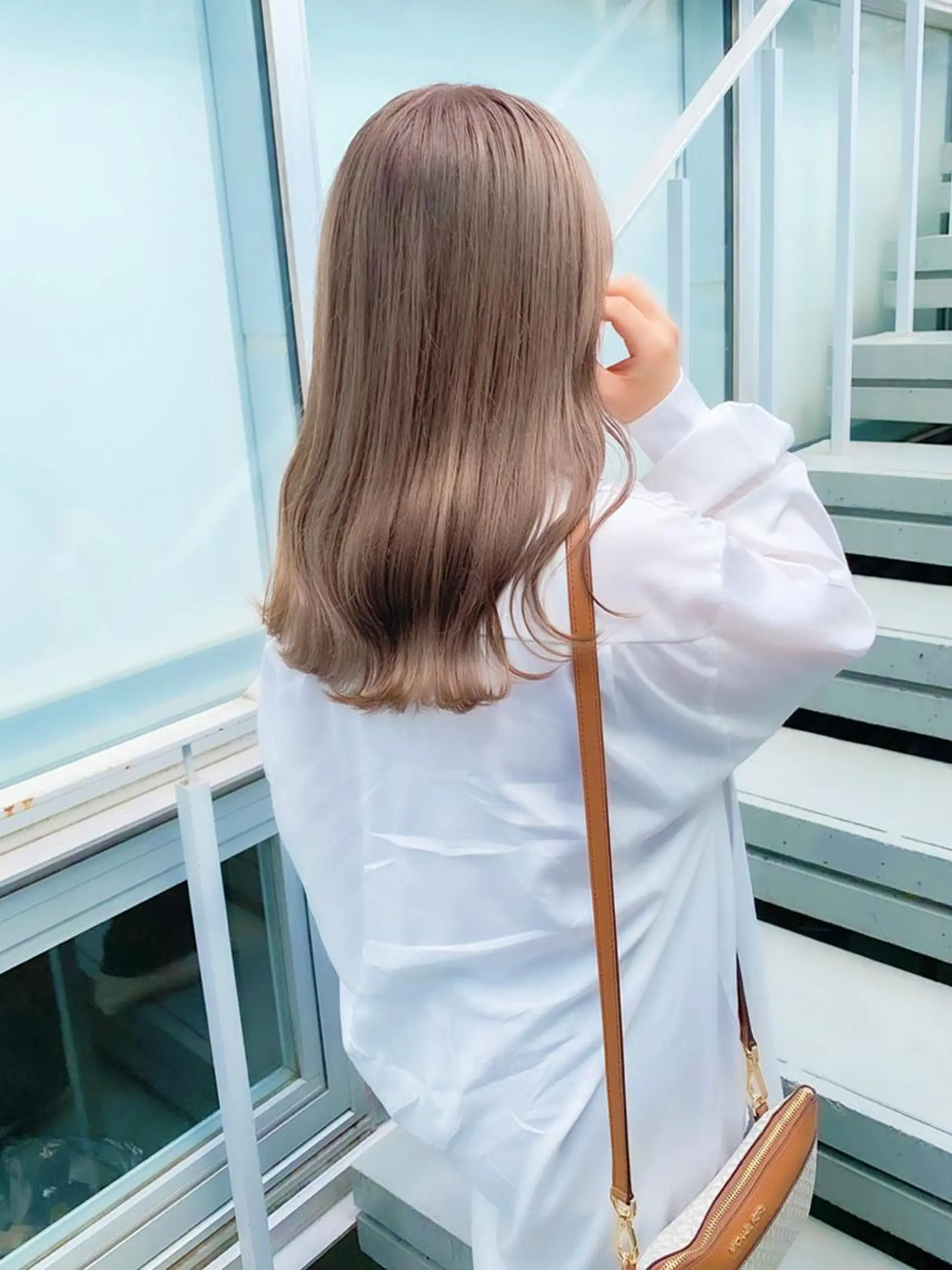 セミロング ブリーチなしダブルカ ラー🩶manamiのヘアスタイル