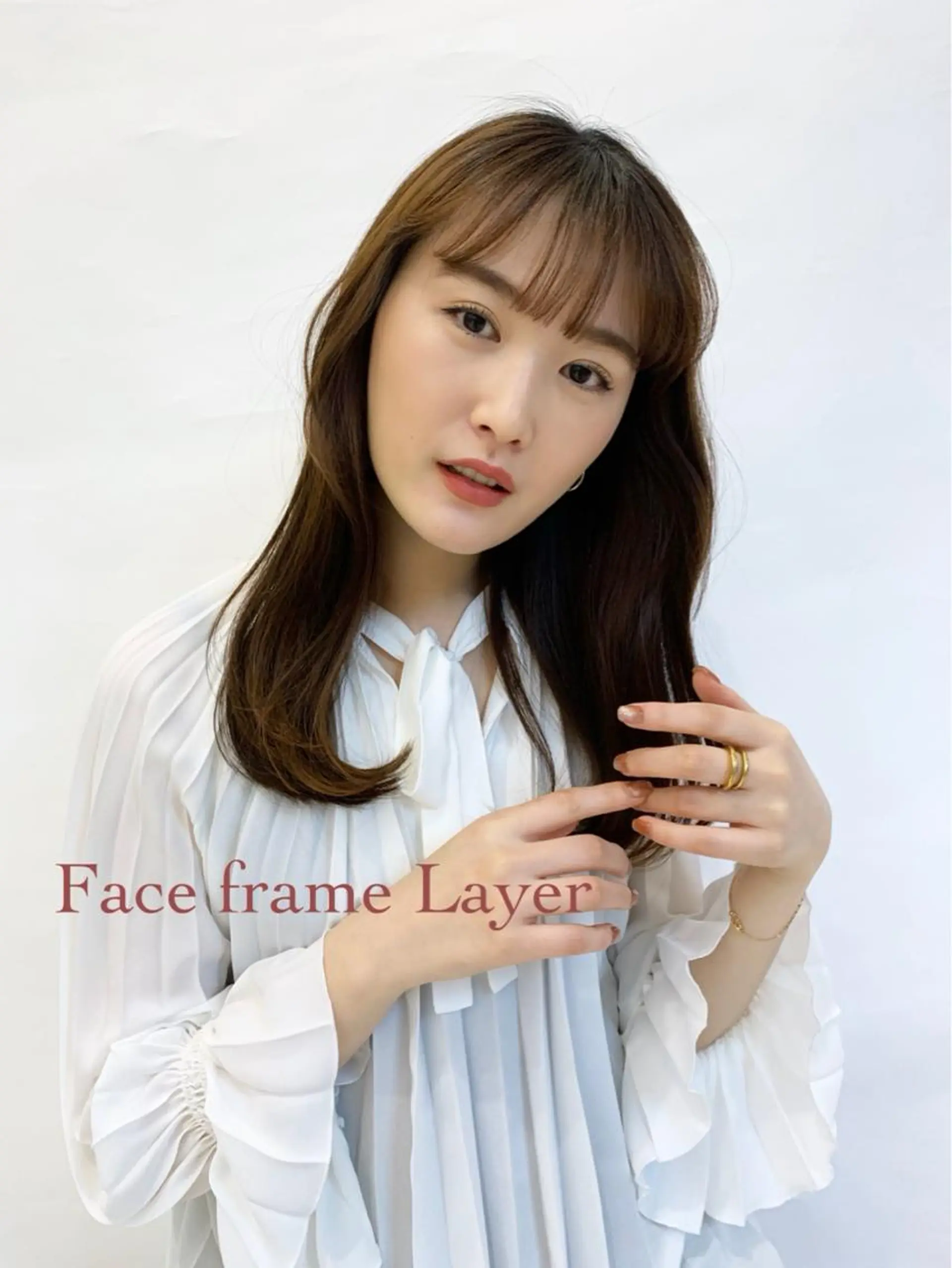 セミロング オチ ハナのヘアスタイル