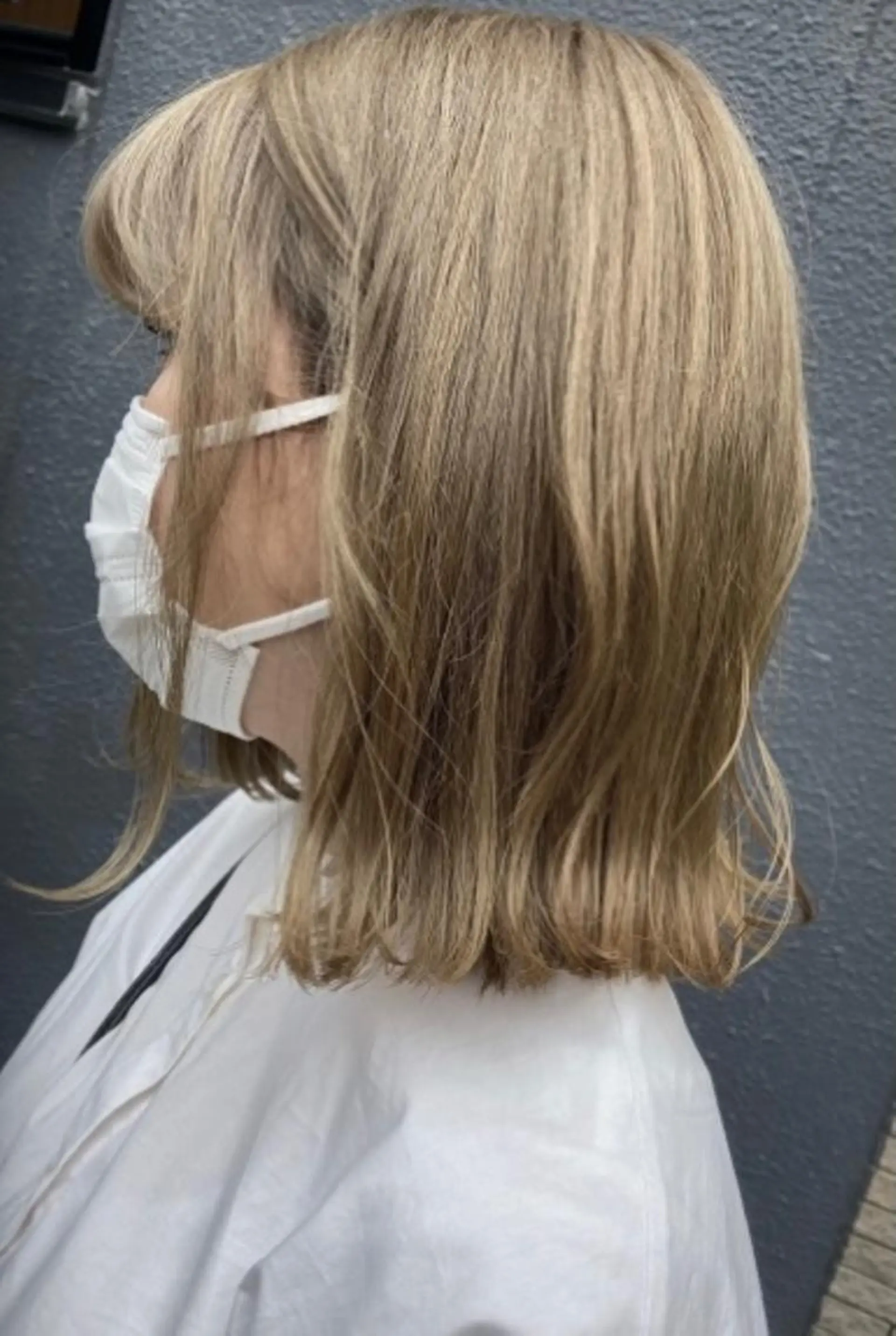 ミディアム カラー ヘアアレンジ ベージュカラー ブリーチ ミルクティーベージュ ルシードスタイル クリザンテーム所属・佐藤 睦月のヘアスタイル