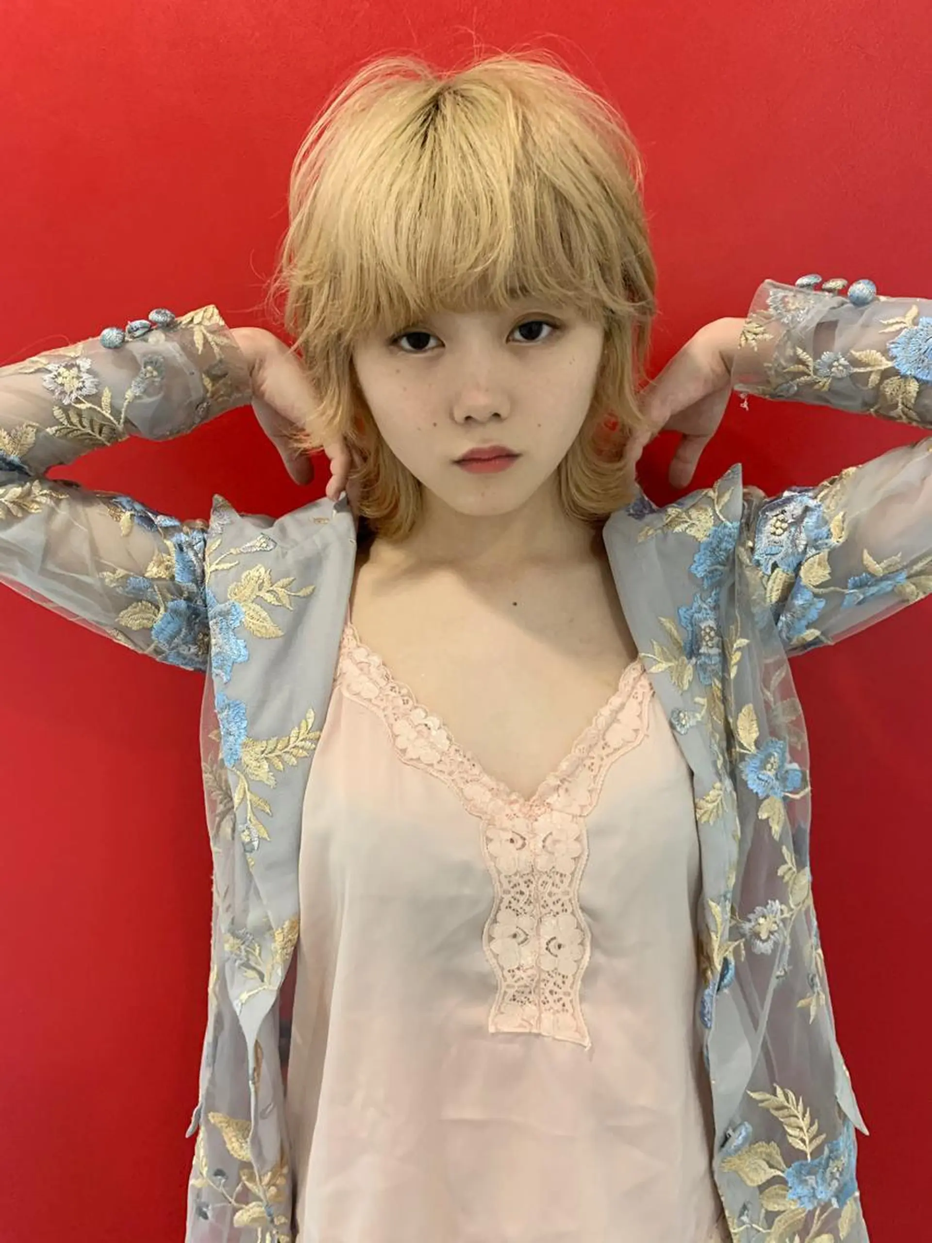 ミディアム カラー ハイトーンカラー ウルフカット risa 。のヘアスタイル