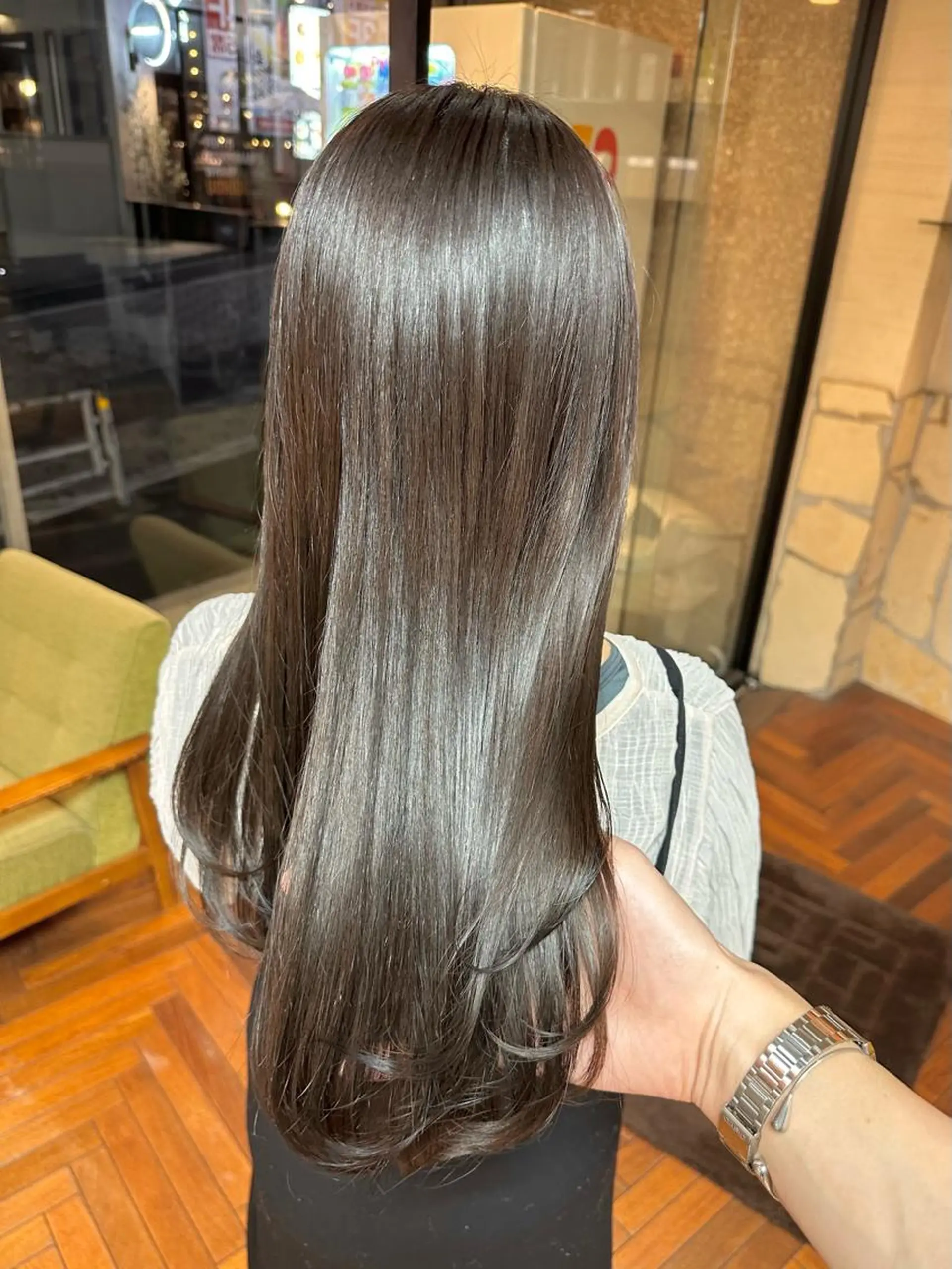 セミロング カラー ブリーチ グレージュ ブリーチなしカラー オリーブグレージュ オリーブグレー LUMO所属・矢野 晃平のヘアスタイル