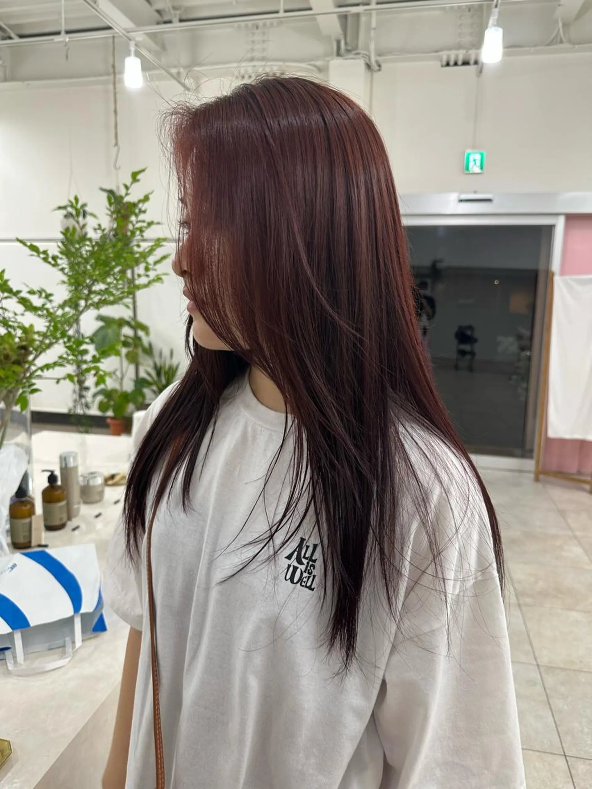 ロング カラー レッドカラー 林 莉央のヘアスタイル