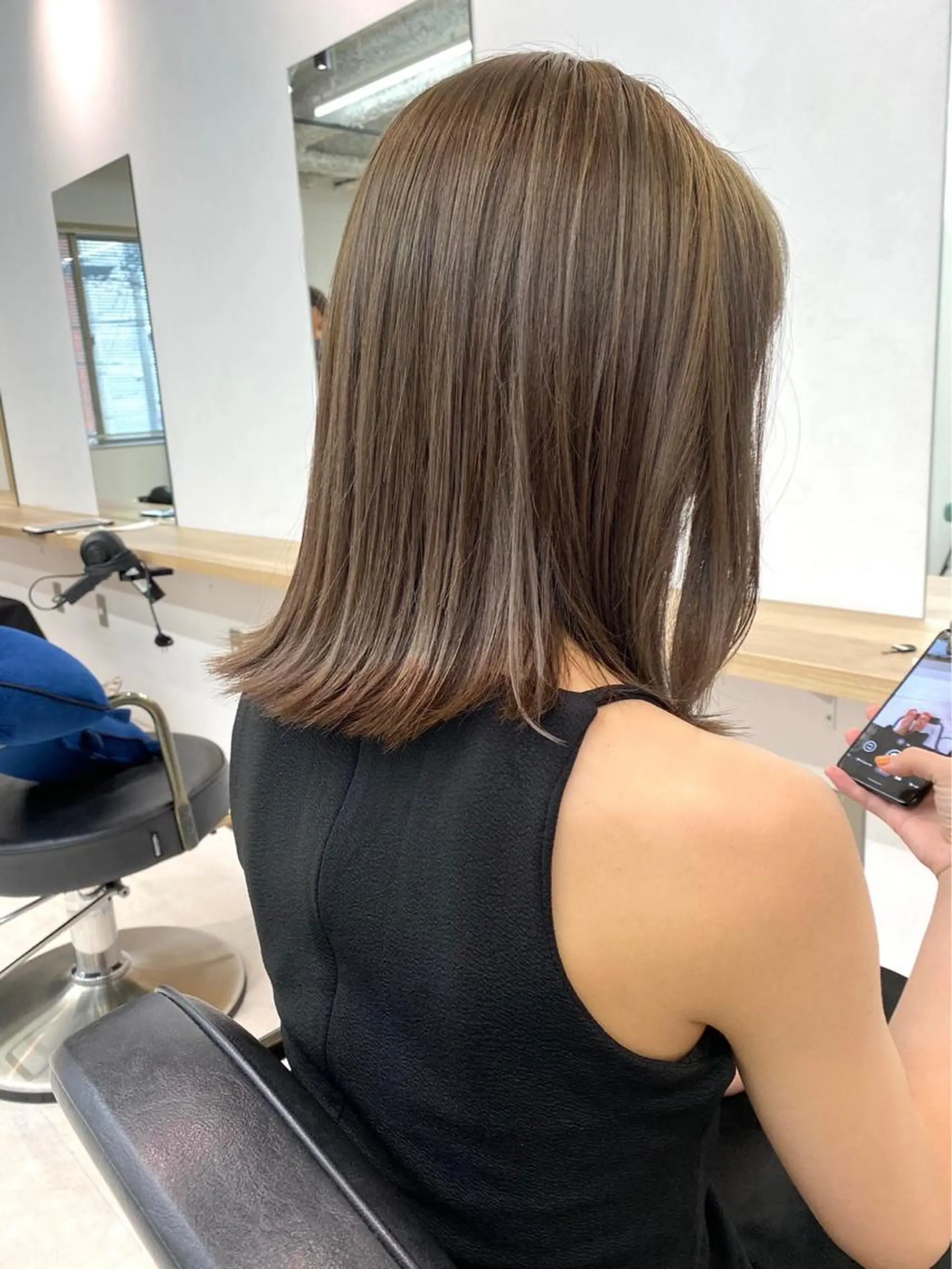 ミディアム ミルクティーブラウン lar 立川南口所属・砂岡 里奈のヘアスタイル