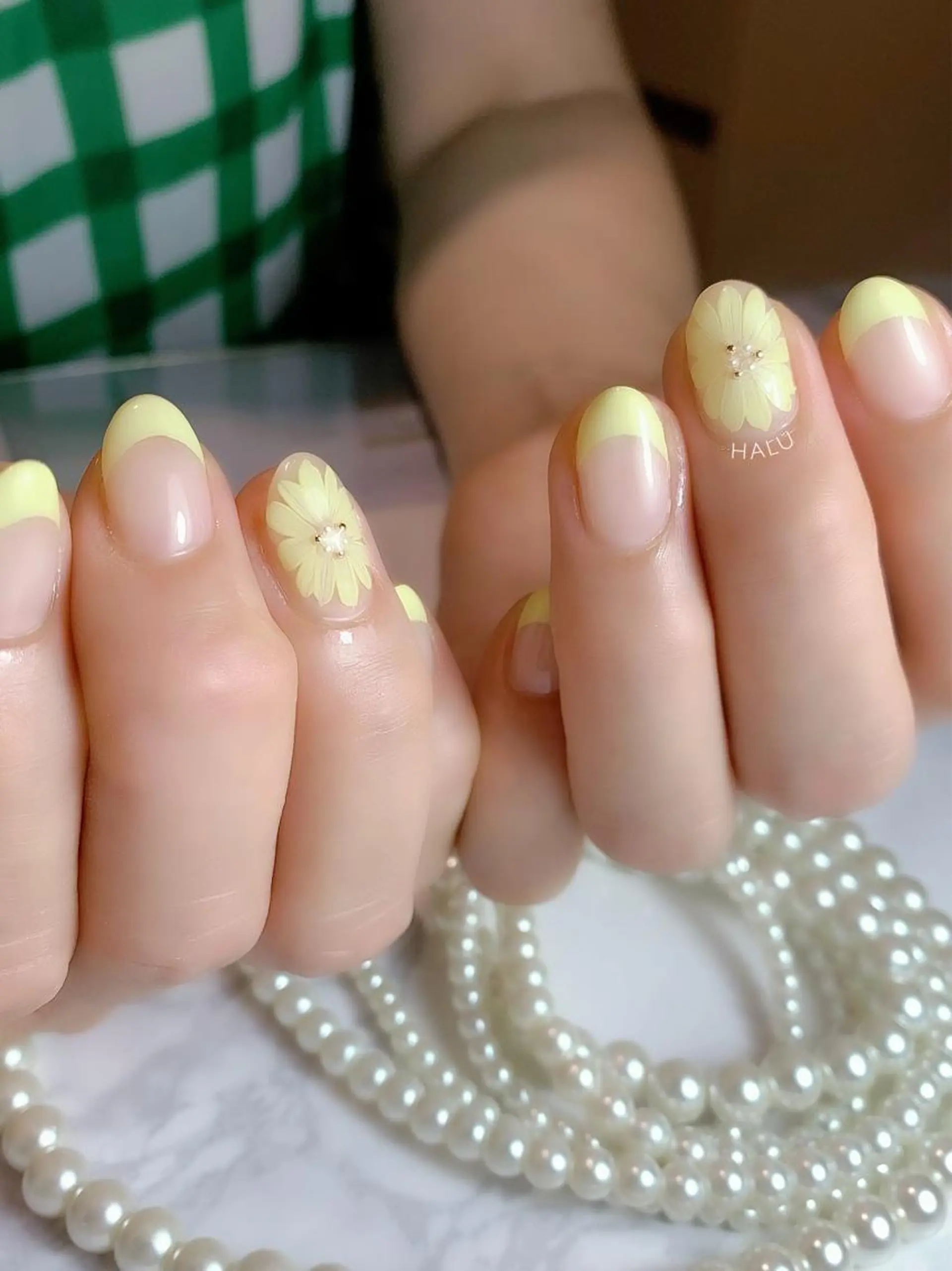 ネイル フレンチネイル 黄色 HALU ハルのネイルデザイン