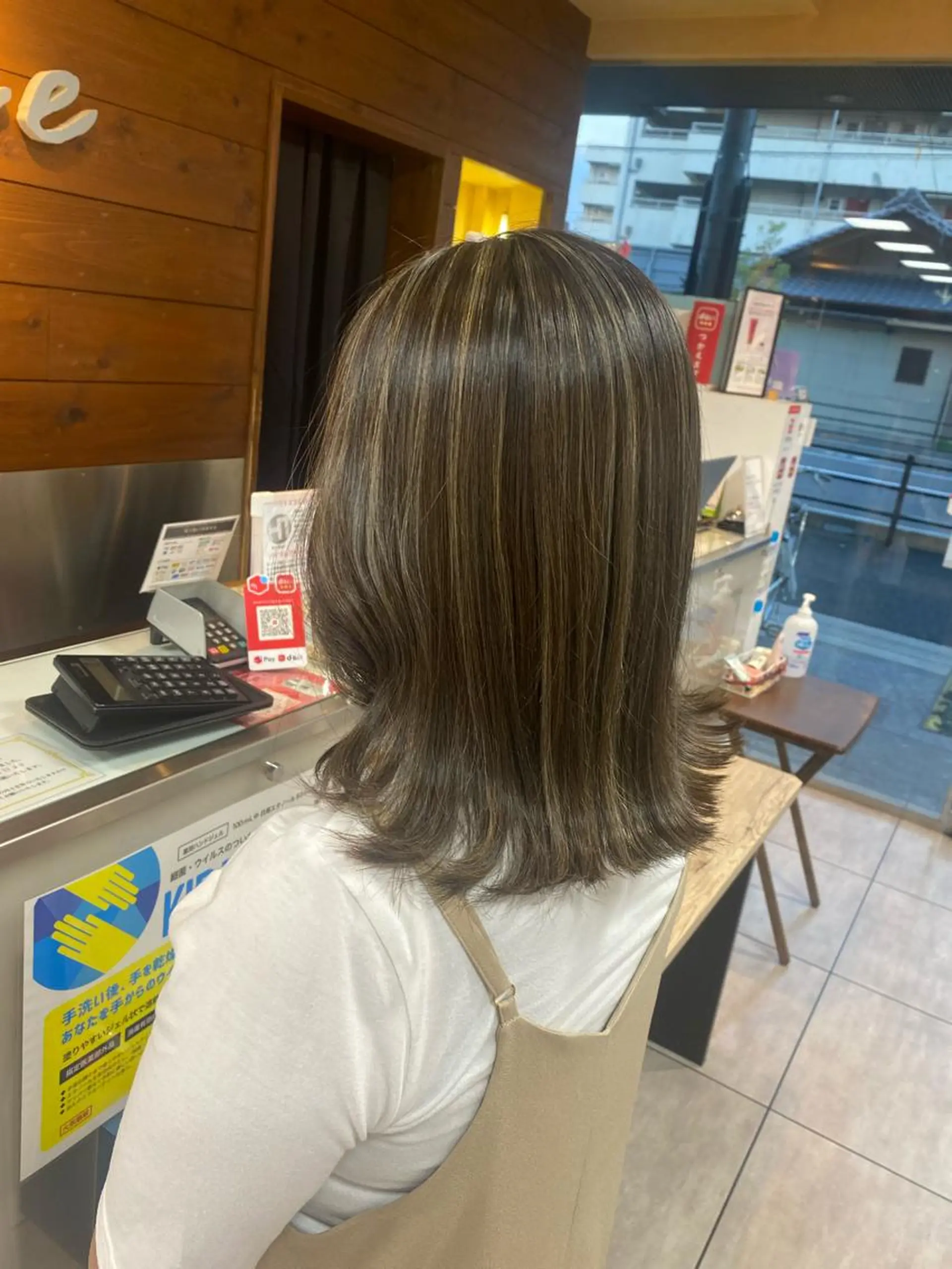 ミディアム カラー パーマ キッズ カット ヘアカラー トリートメント ヘッドスパ インナー×縮毛矯正 ピンクカラー澤井里菜のヘアスタイル