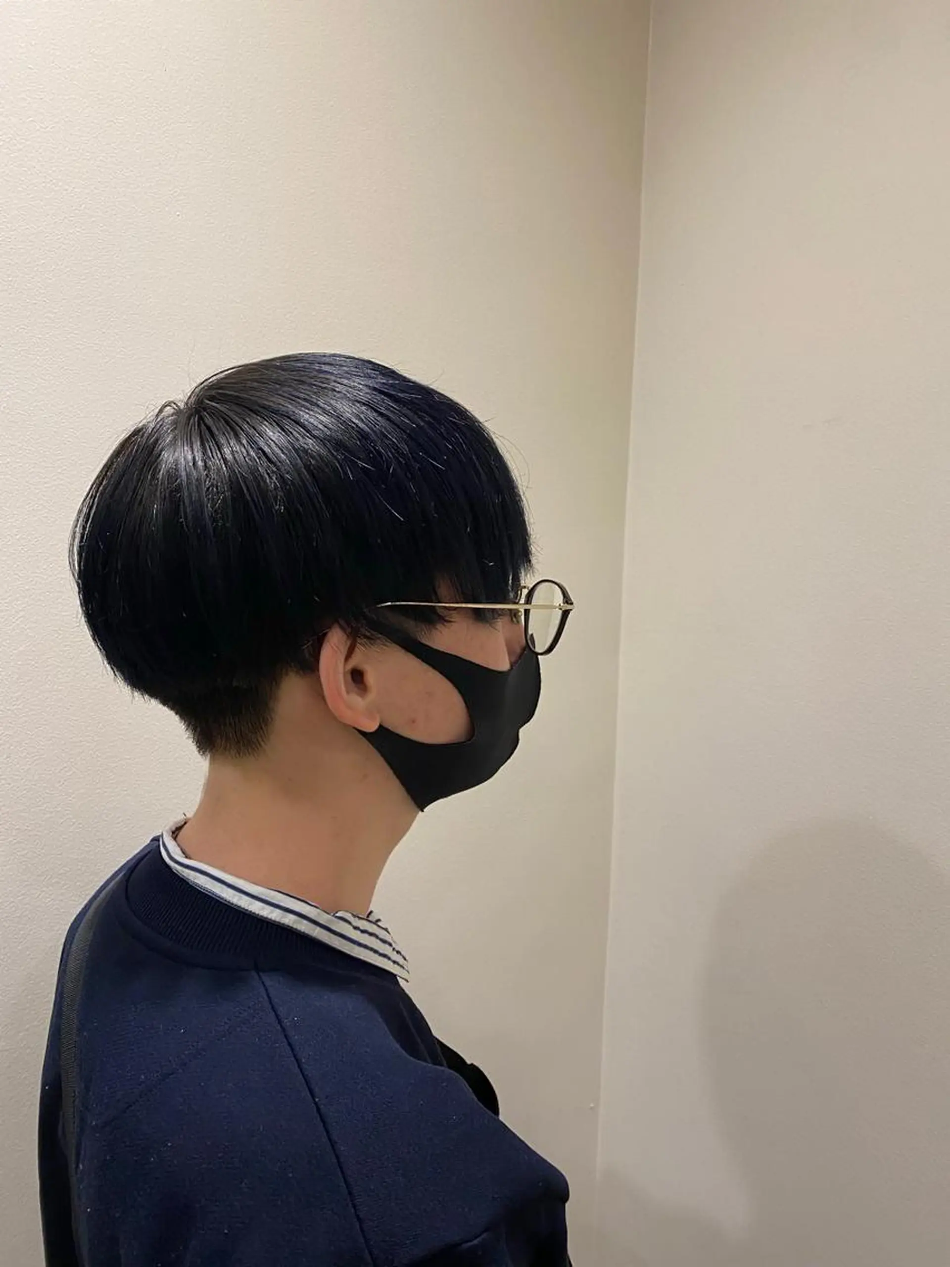 ショート カラー メンズ 黒髪 ブルーカラー ブルーブラック 透明感カラー オカベ ショウマのヘアスタイル