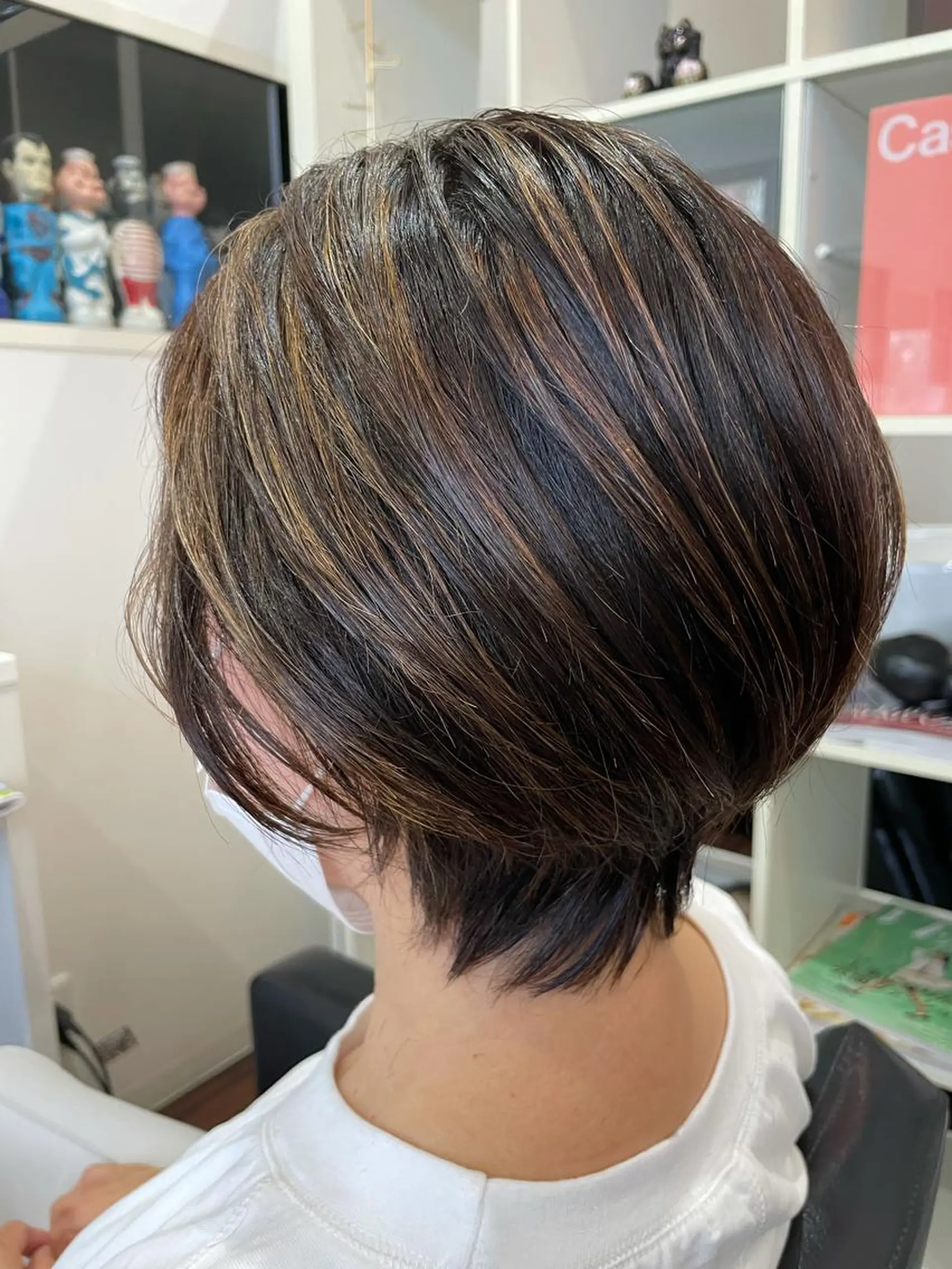 ショート カラー ハンサムショート ブリーチ ケアブリーチ グレージュ ハイライトカラー カット ヘアカラー トリートメント SHINYA シンヤヘアーズのヘアスタイル