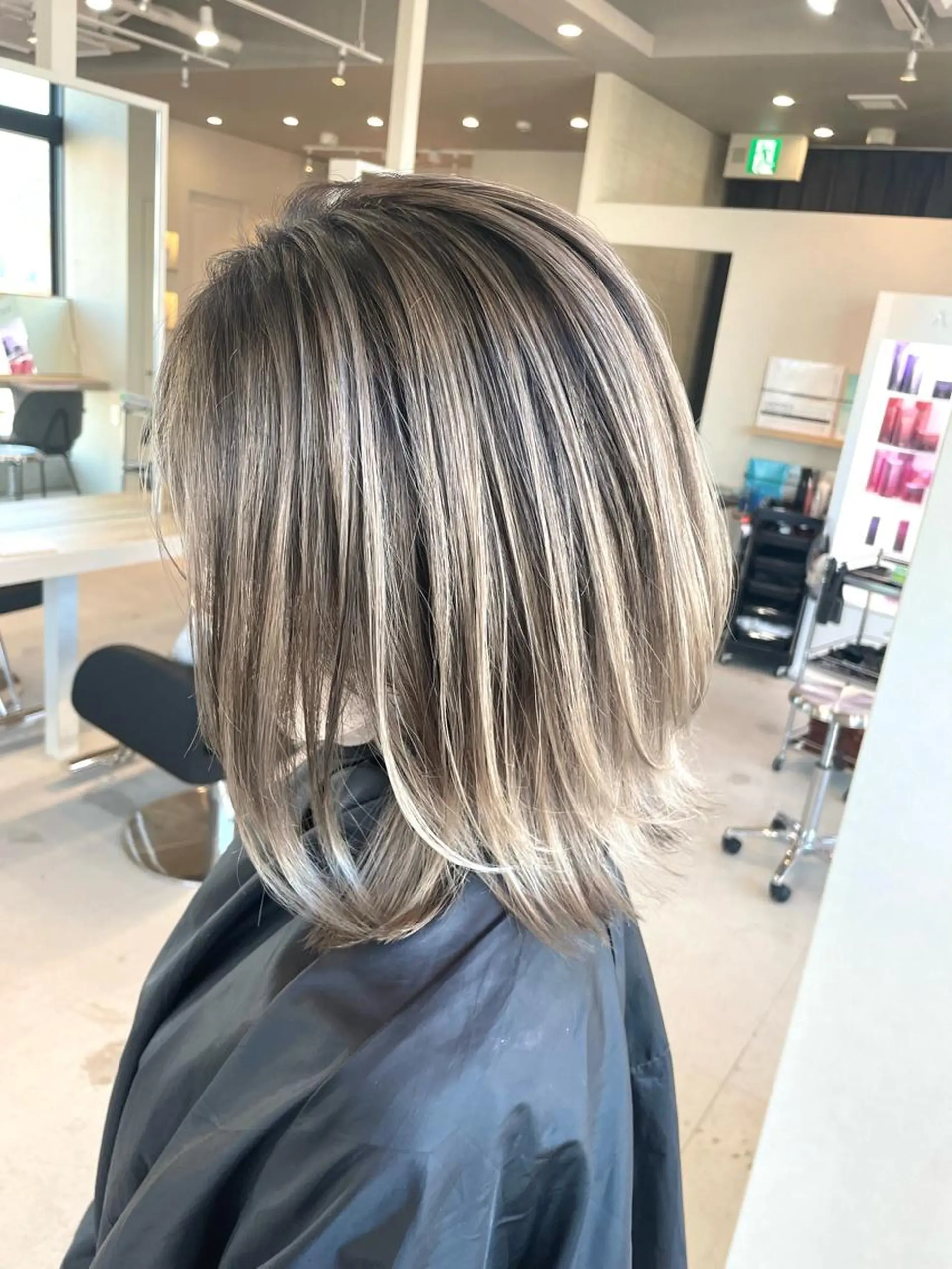 ミディアム カラー アディクシーカラー バレイヤージュ ベージュカラー ブリーチ ケアブリーチ Lia所属・皆木 智晴のヘアスタイル