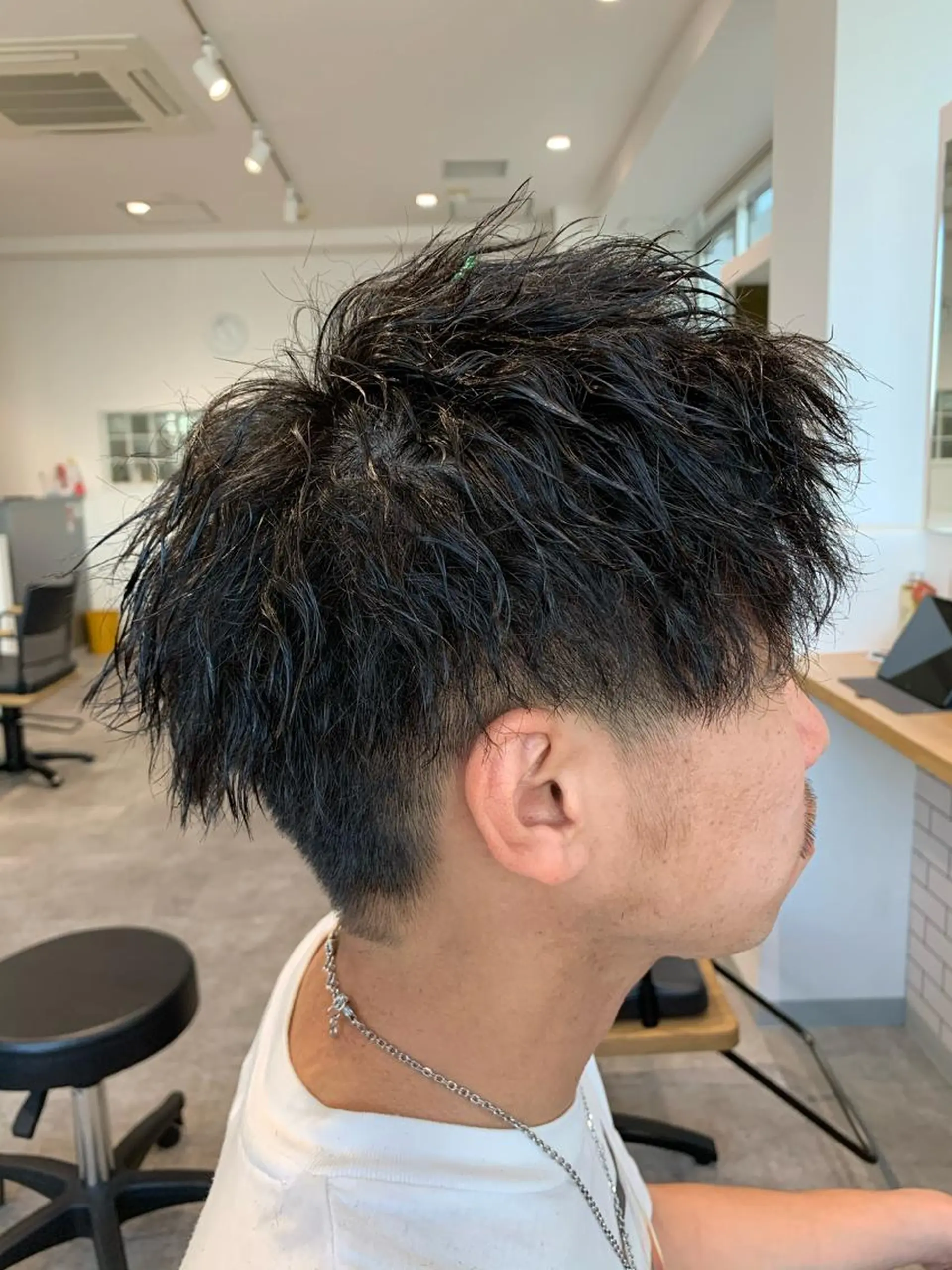 ショート パーマ ヨシミ カズヤのヘアスタイル
