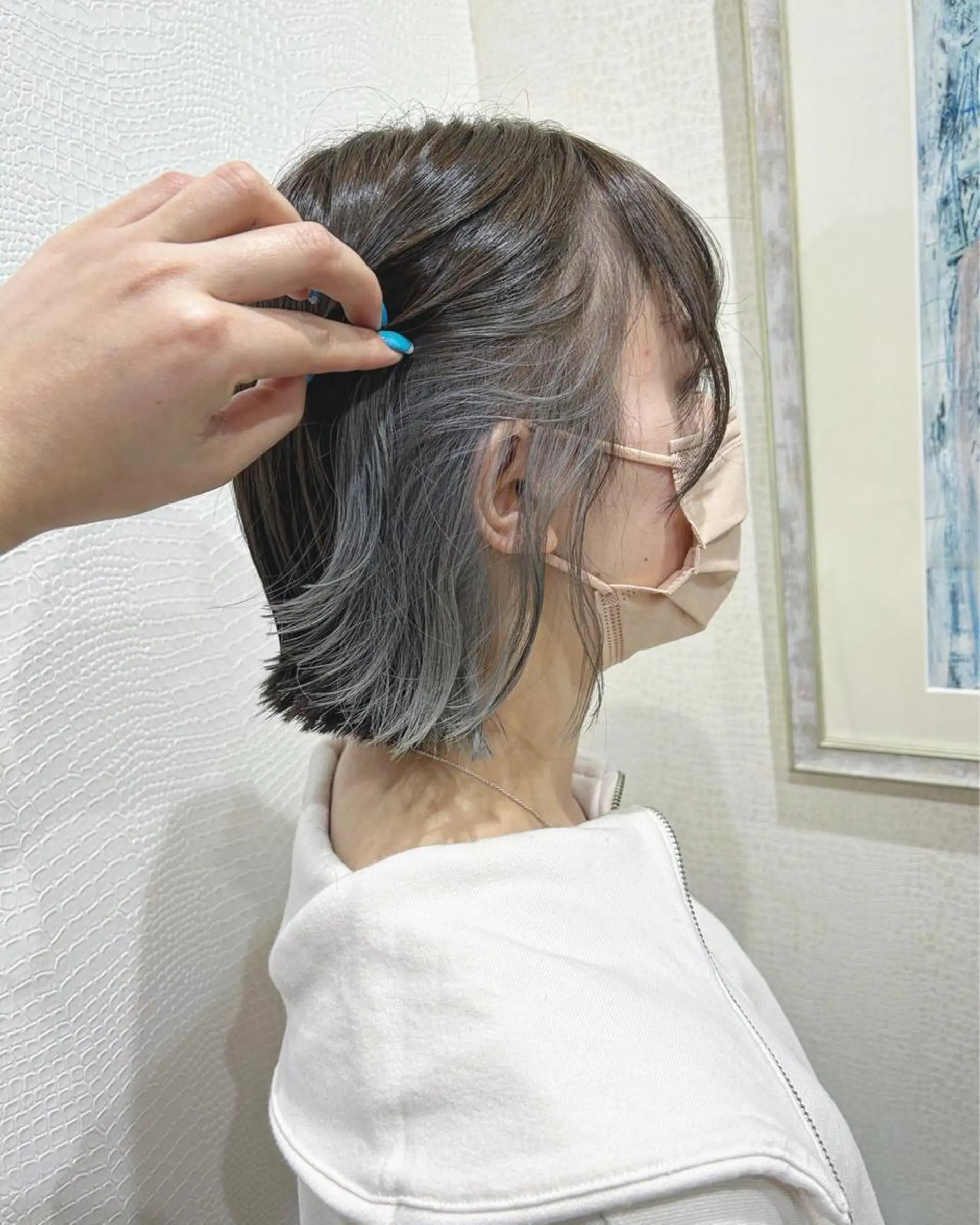 ショート カラー アッシュ ベージュカラー ブリーチ インナーカラー シルバー Morpho Hair Product所属・井上 花音のヘアスタイル