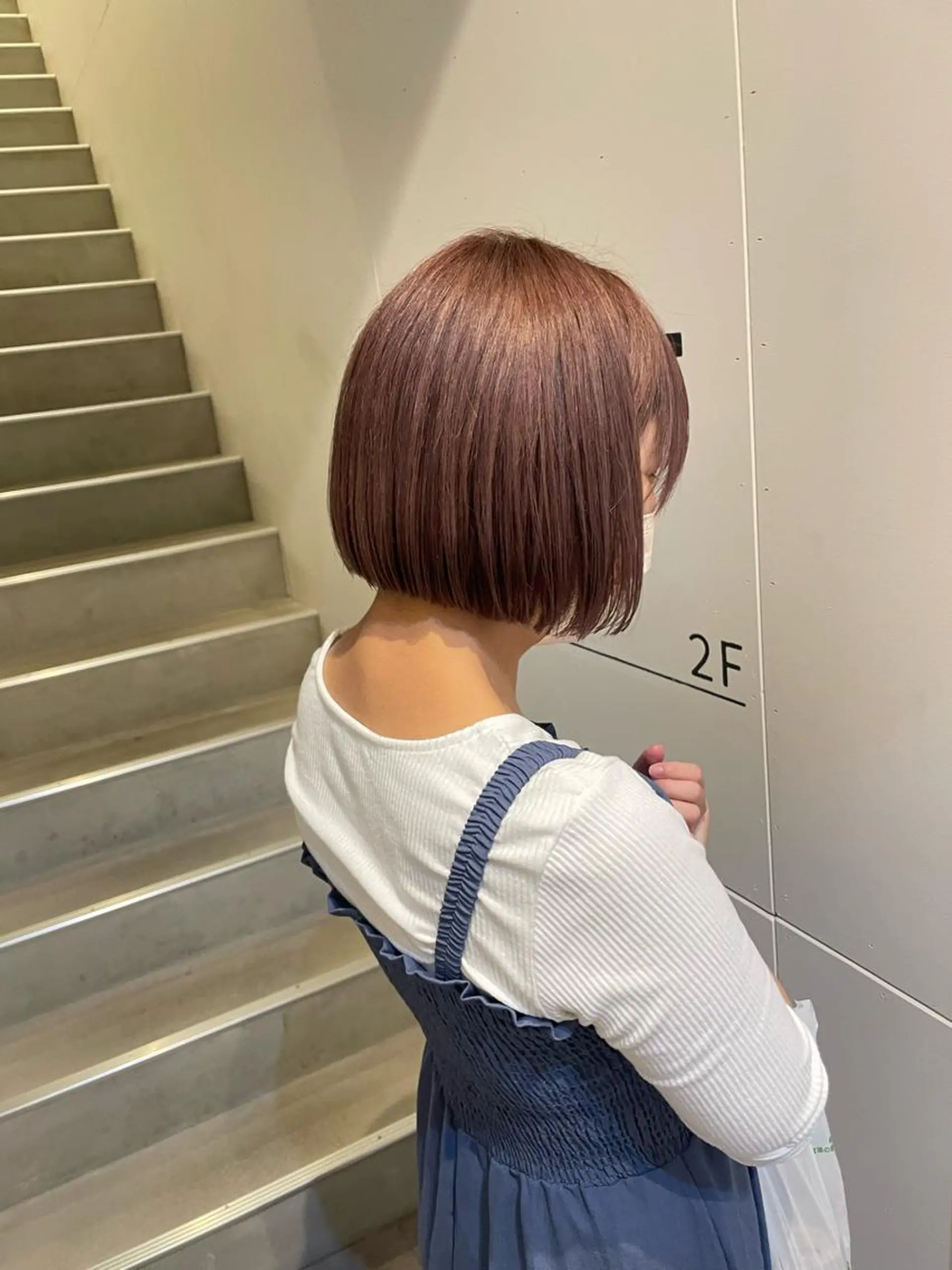 ショート カラー 切りっぱなしボブ ベージュカラー ブリーチ ピンクカラー ピンクベージュ カット A/LEE所属・久保田 千尋のヘアスタイル