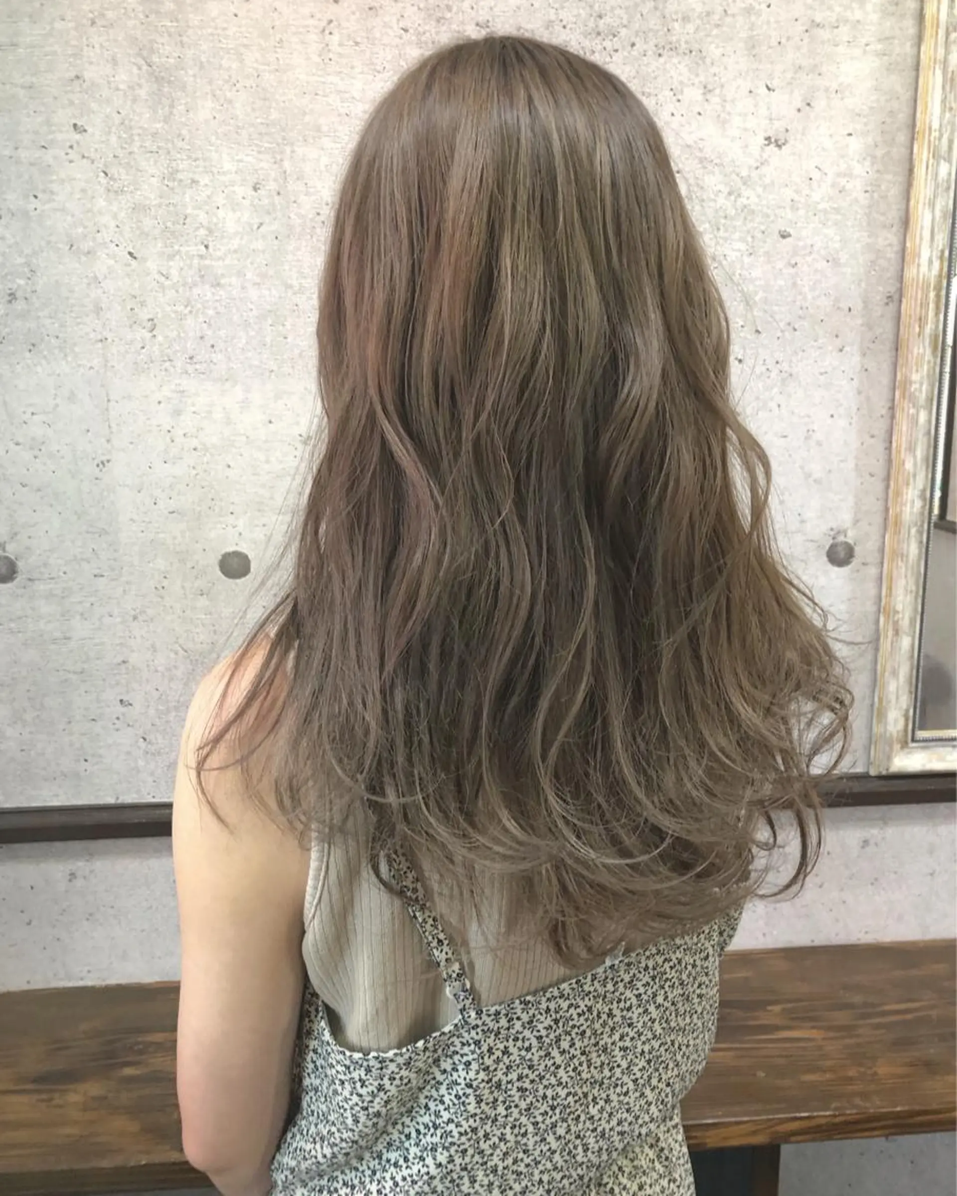 ロング カラー ベージュカラー ハイライトカラー ハイライト カット ヘアカラー 縮毛矯正 トリートメント 江原 彩華のヘアスタイル