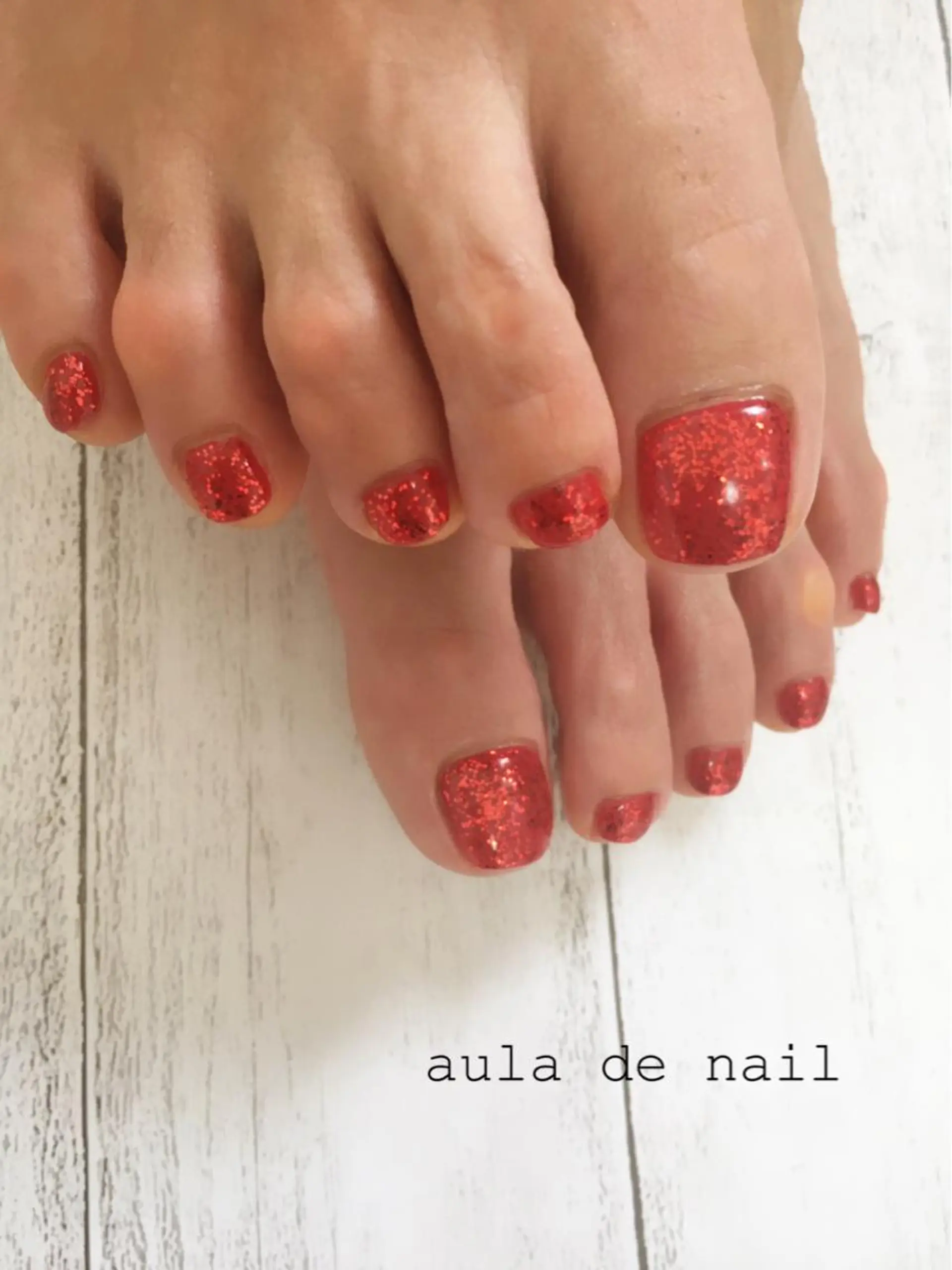 ネイル ラメ(グリッター) 赤色 フットネイル auladenail アウラデネイルのネイルデザイン