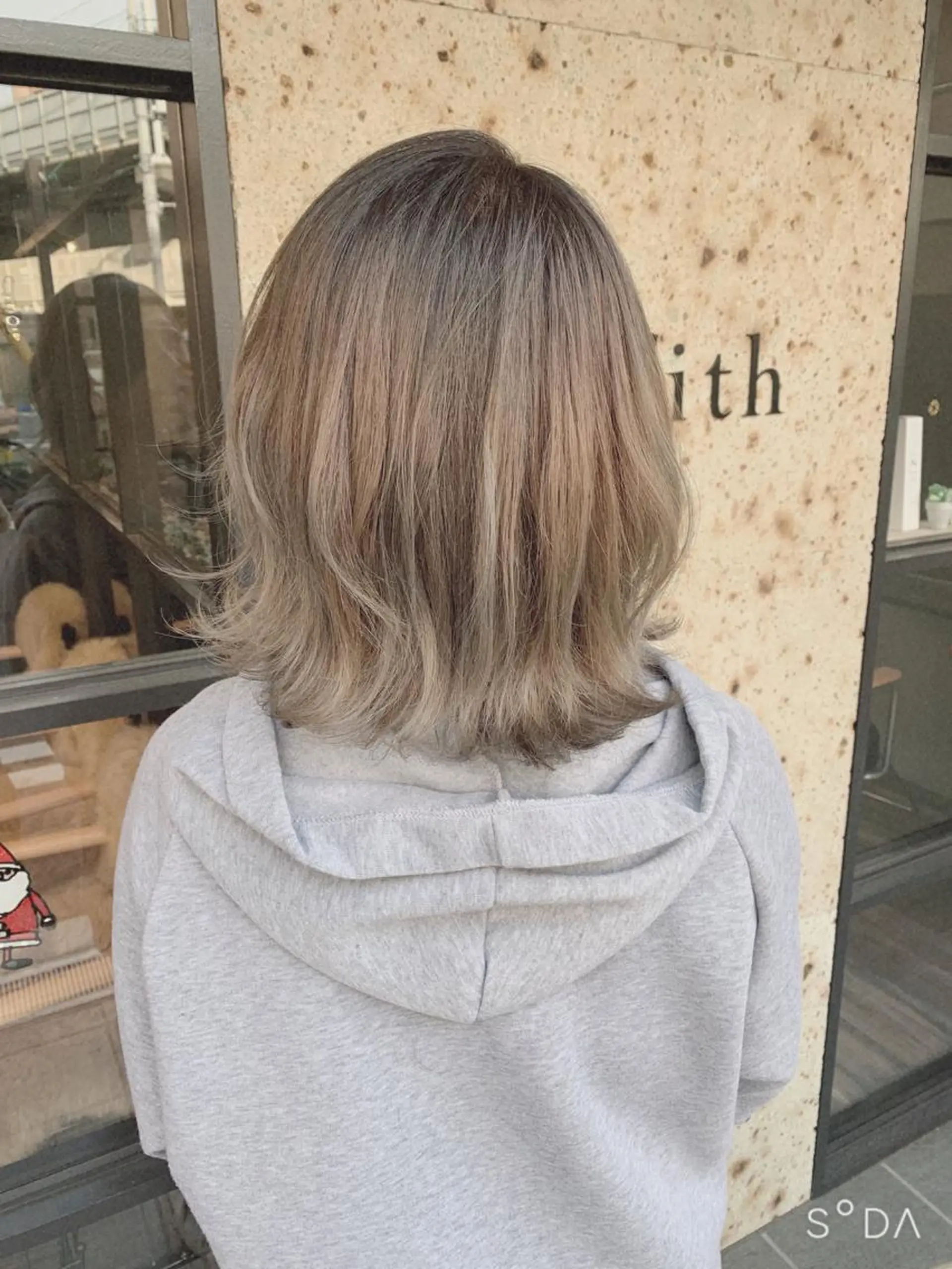 ミディアム アッシュ カット ヘアカラー トリートメント 山本 みきのヘアスタイル