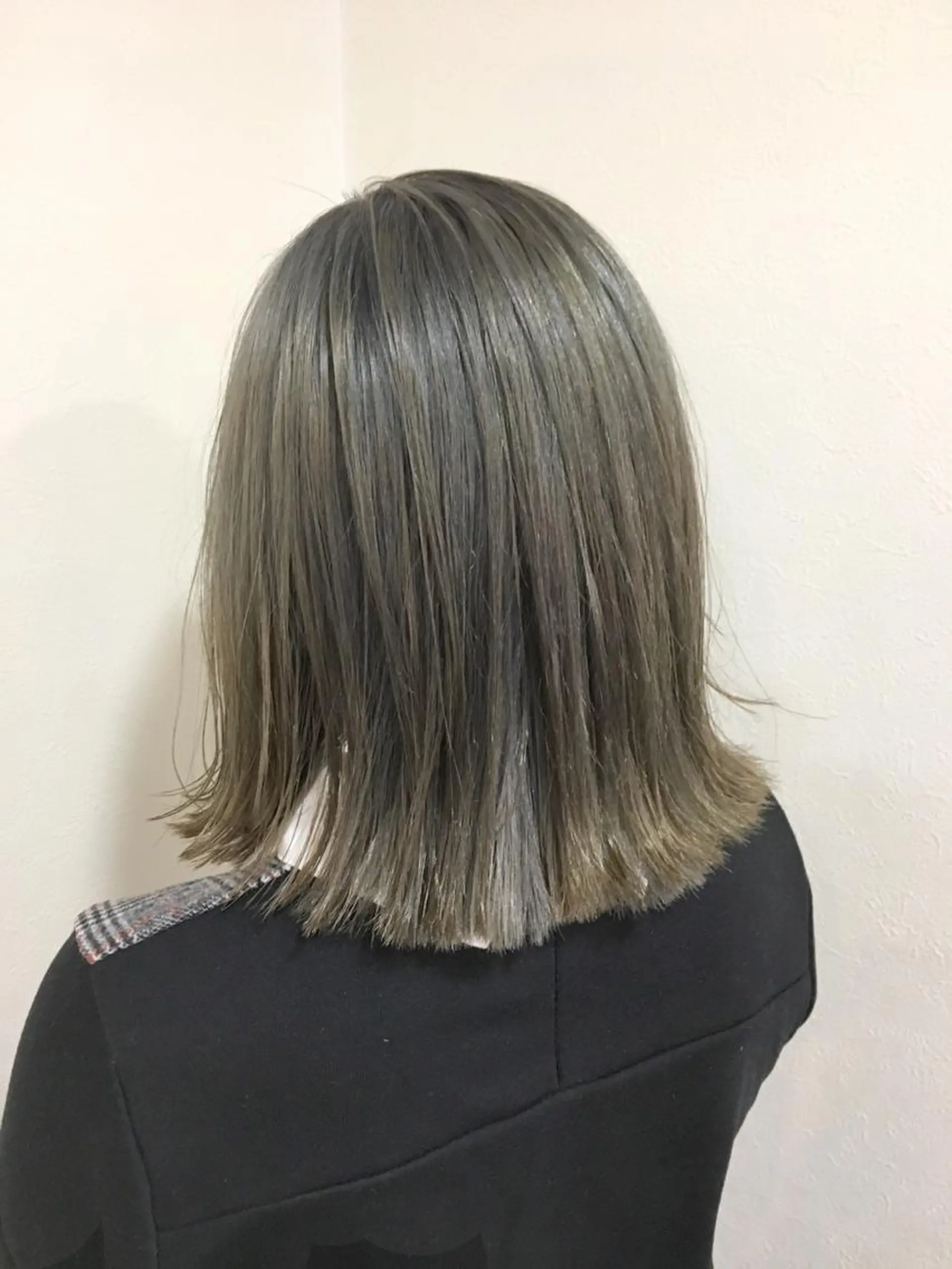 カラー 工藤 綾華のヘアスタイル