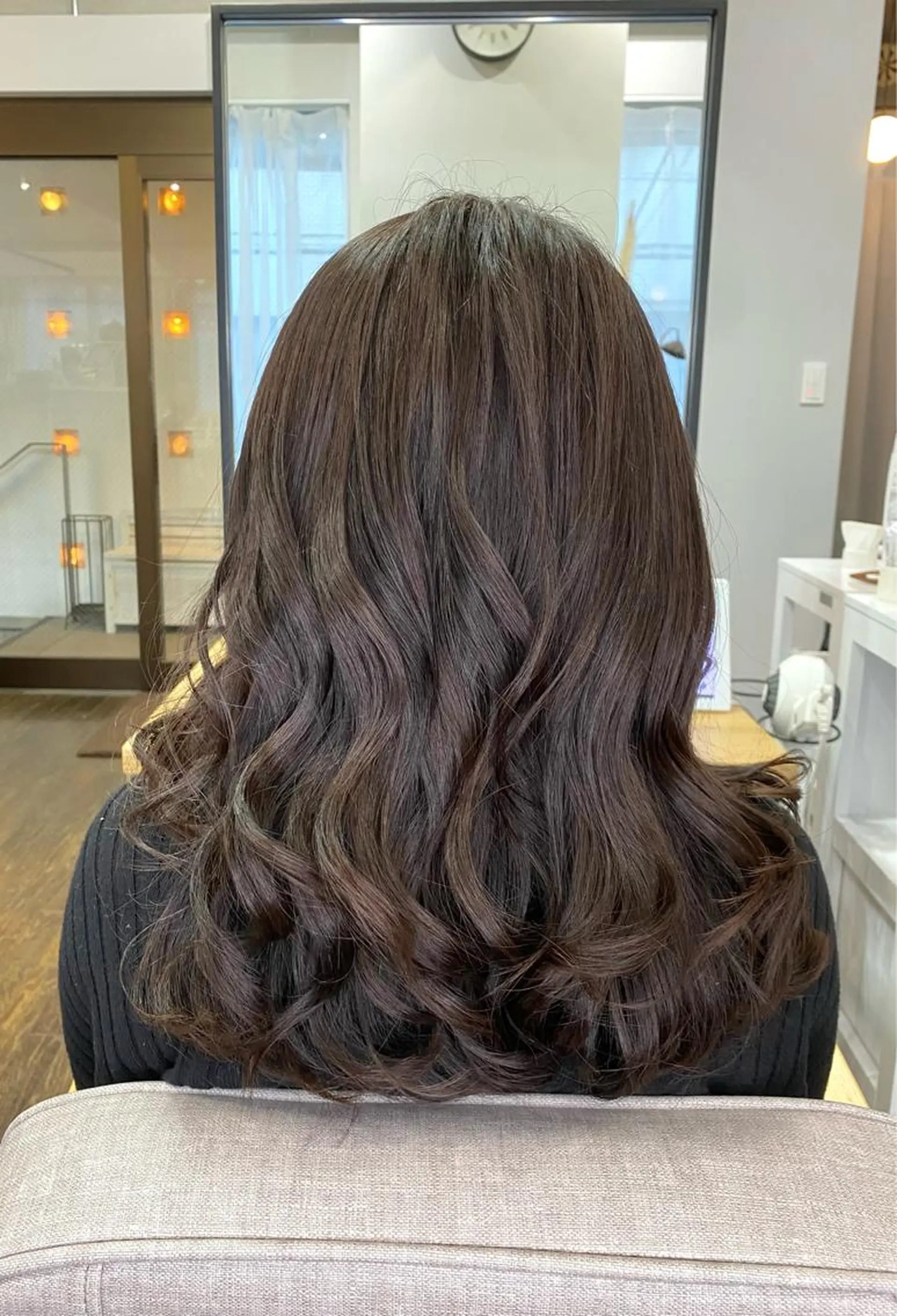 ミディアム カラー ミディアムレイヤー グレージュ くびれヘア 髪質改善 レイヤーカット 統括マネージャー/ 髪のドクター/前原悟のヘアスタイル