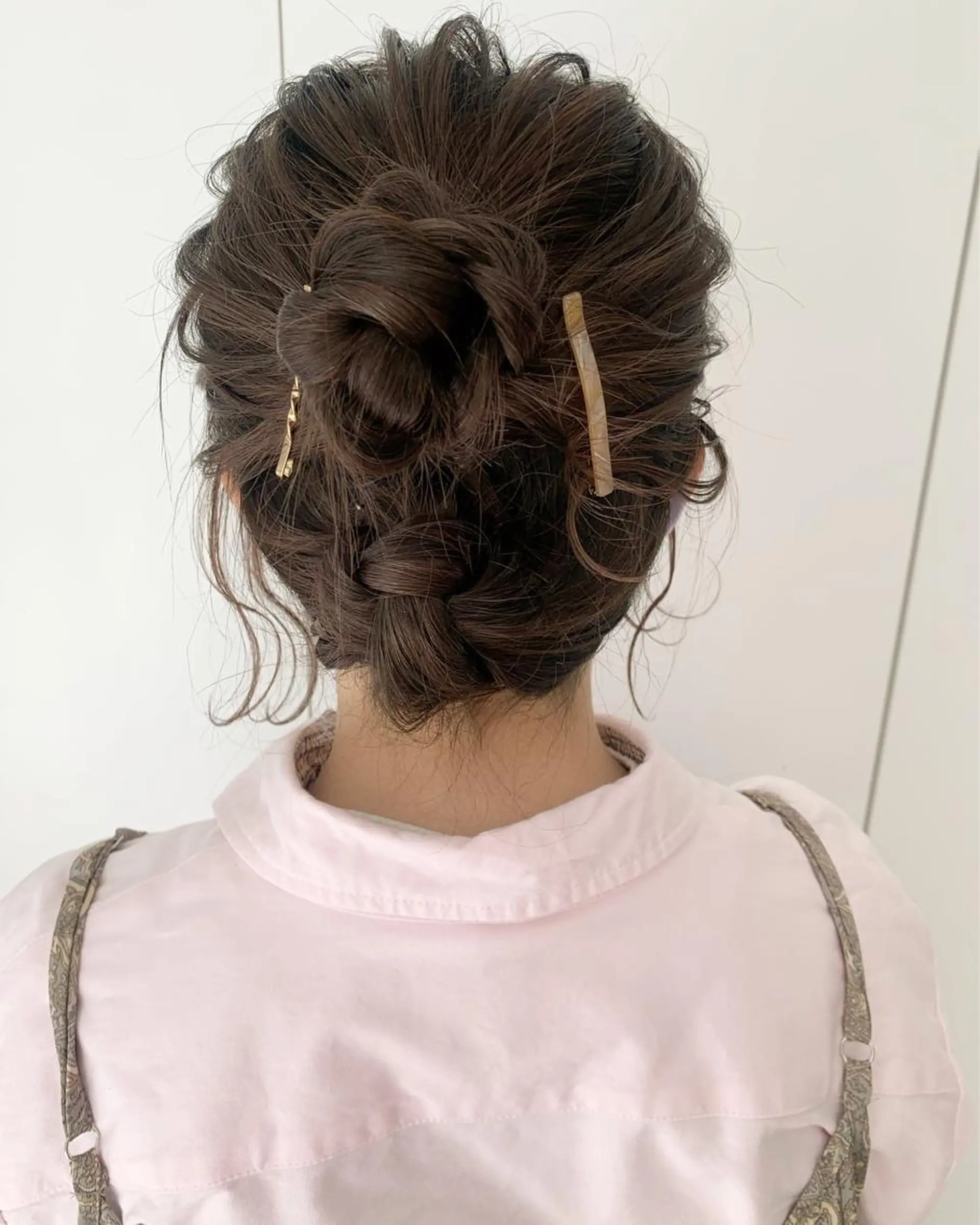 セミロング お団子ヘア tomida yukiの眉毛・アイブロウイメージ