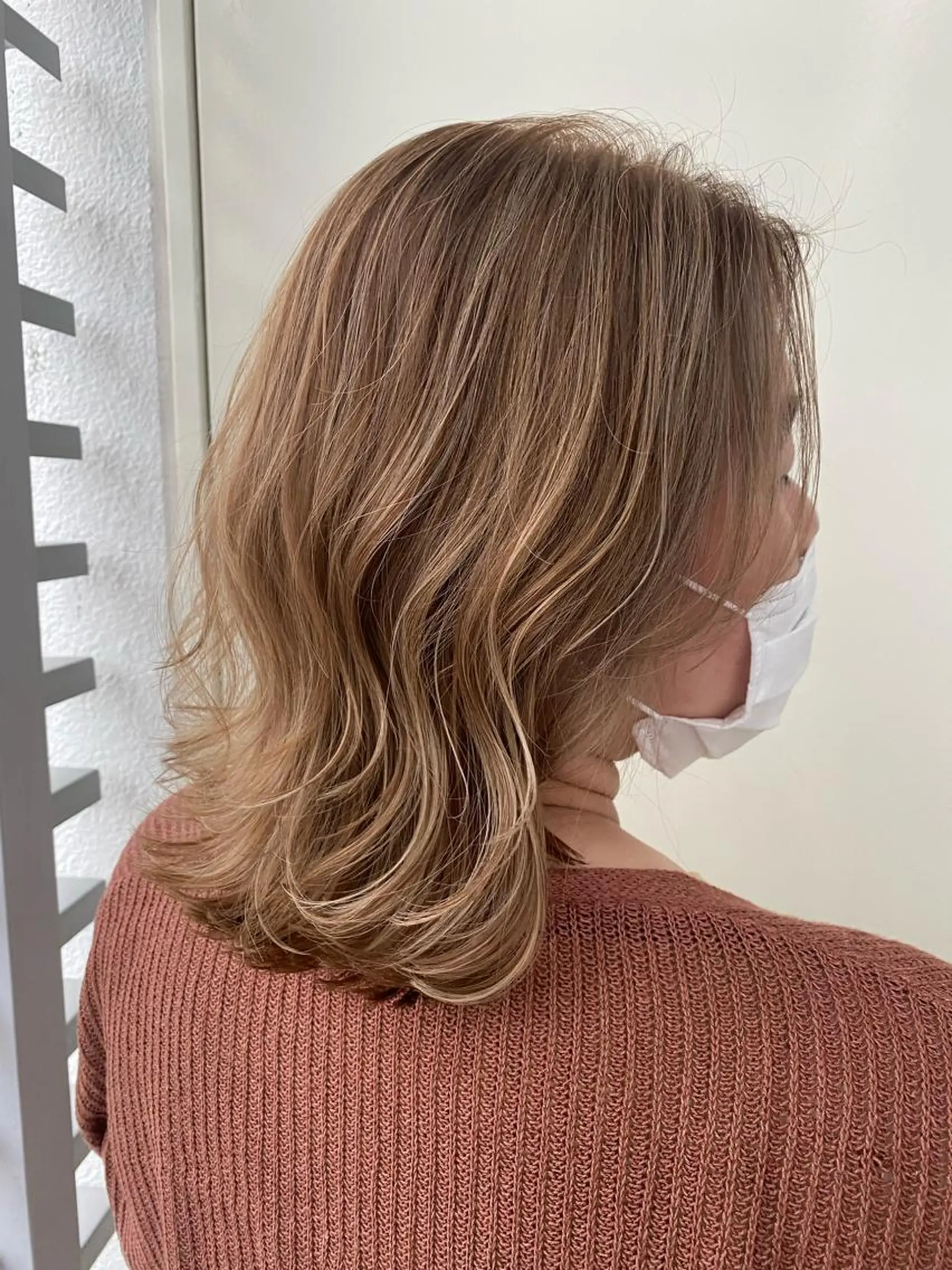 ミディアム カラー 韓国ヘア顔周りカット 艶髪ベージュtamaのヘアスタイル