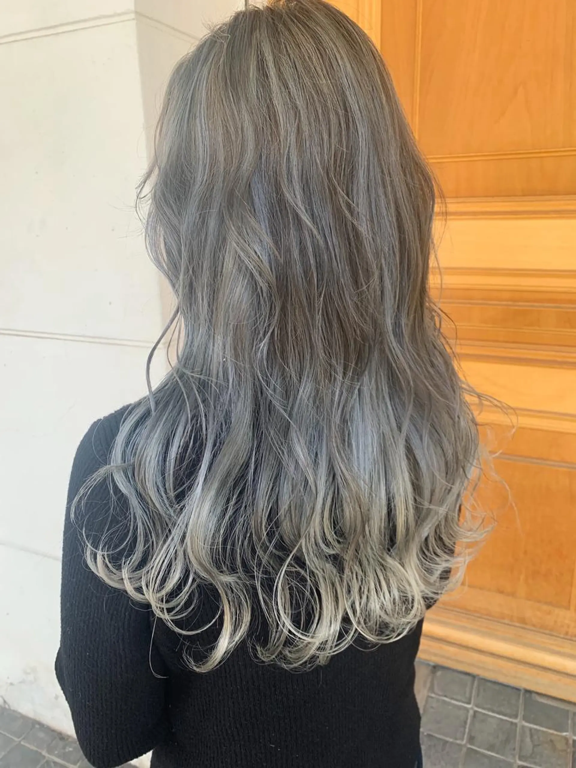 ロング カラー ブリーチ グレージュ シルバー シルバーグレージュ ヘアカラー m ā l o.🌷 サカモトマイコのヘアスタイル