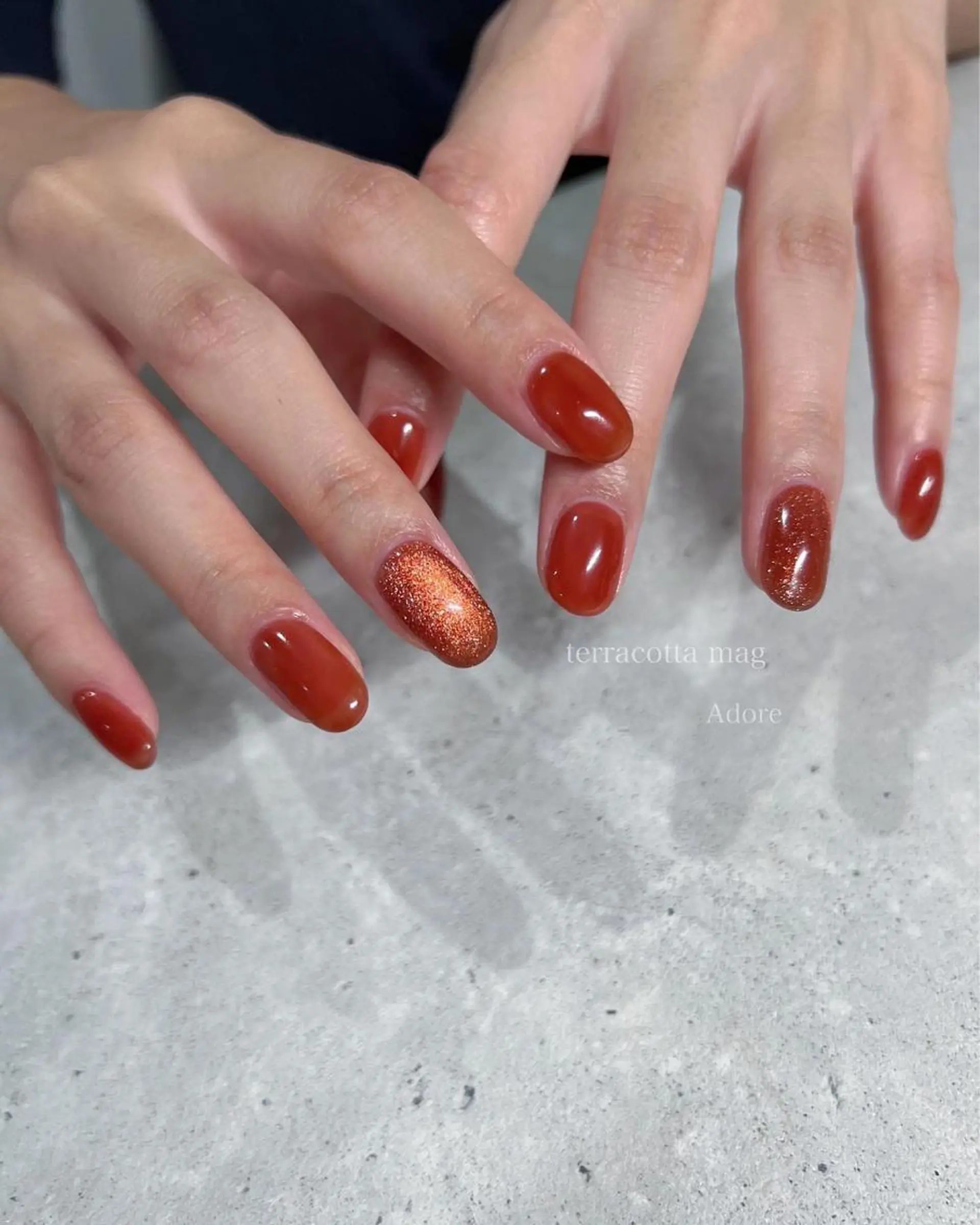 ネイル キラキラネイル マグネットネイル ニュアンスネイル シンプルネイル ハンドネイル Nail Adore.のネイルデザイン