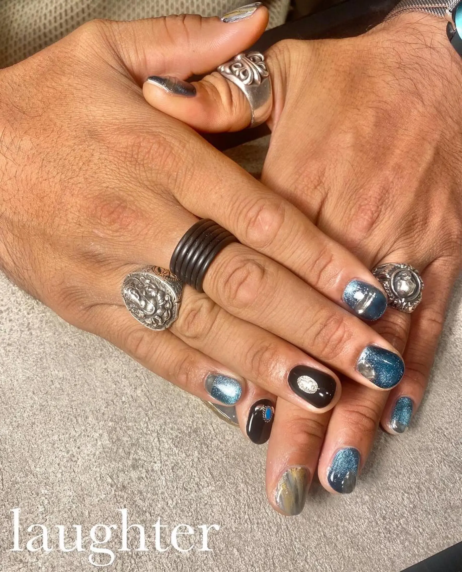 ネイル メンズネイル ミラーネイル ニュアンスネイル シルバー ハンドネイル laughter nailのネイルデザイン