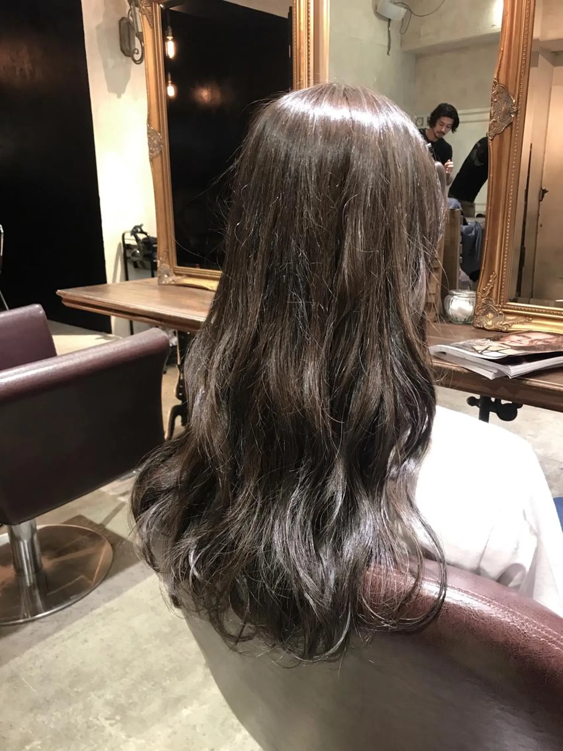 ロング カラー パーマ ベージュカラー ハイライトカラー シルバー シルバーベージュ ハイライト 🌈髪質改善💕 縮毛矯正✨青木まで✨のヘアスタイル