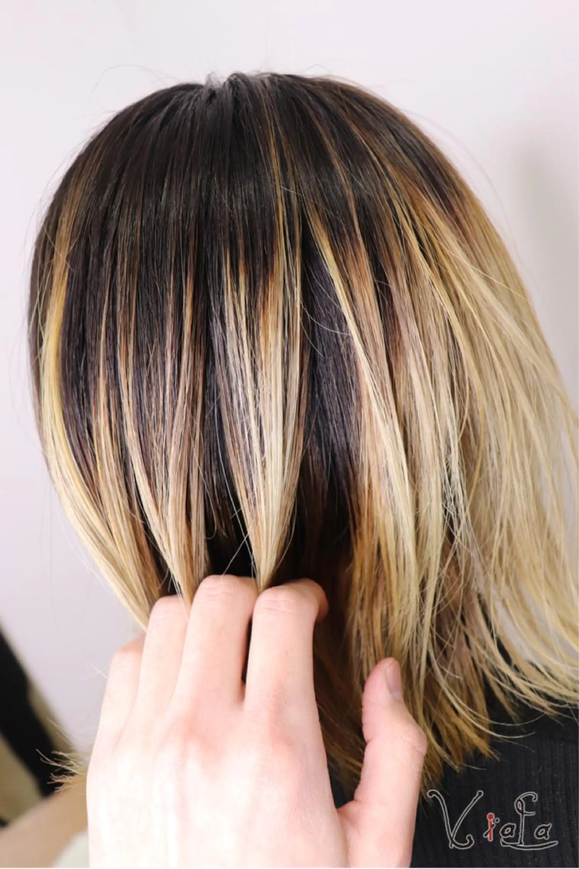 ミディアム カラー レイヤーカット ViaLa Hair 🌈すずきたくむ✂︎のヘアスタイル