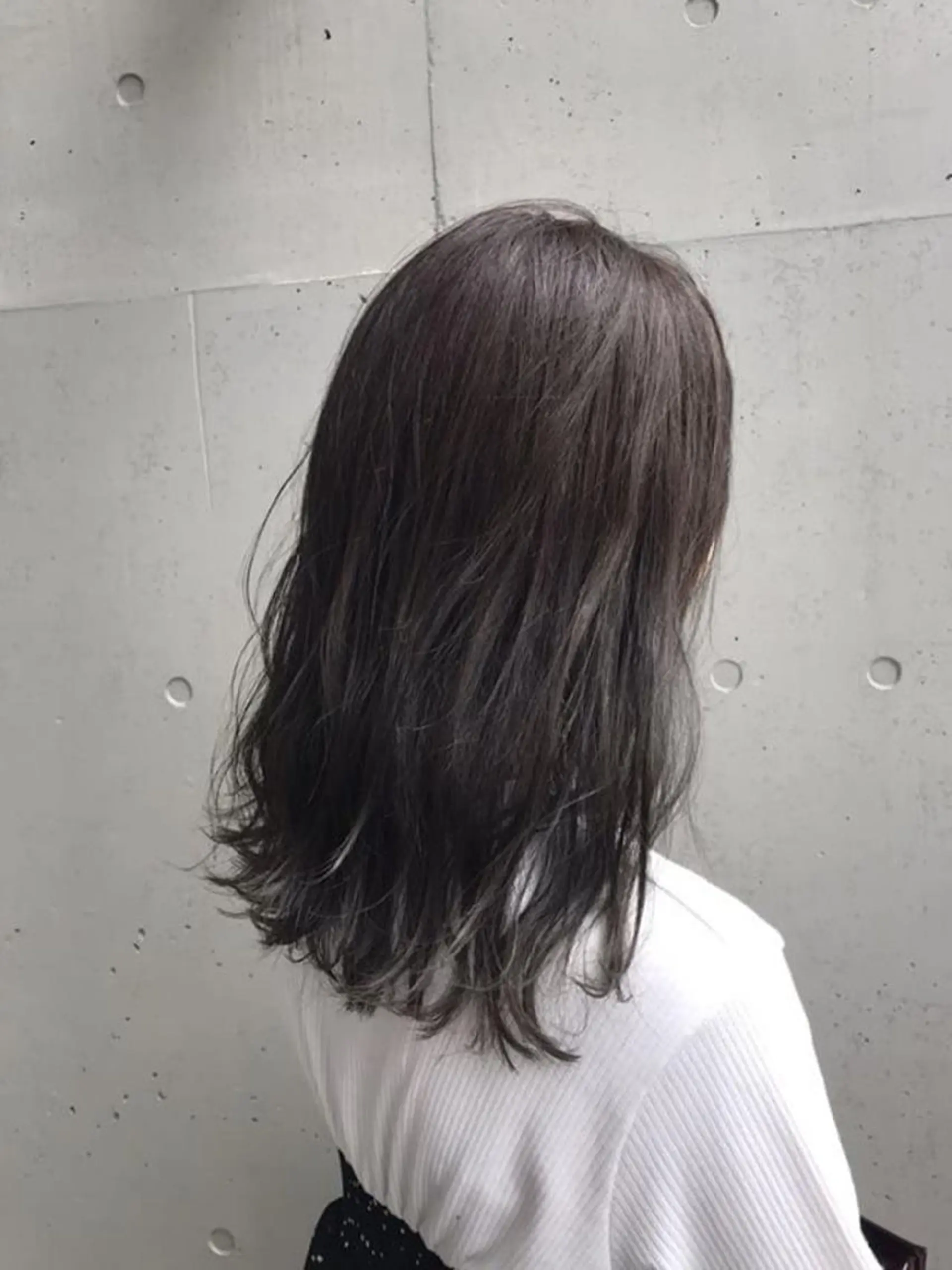 セミロング カラー 井上 佳奈のヘアスタイル