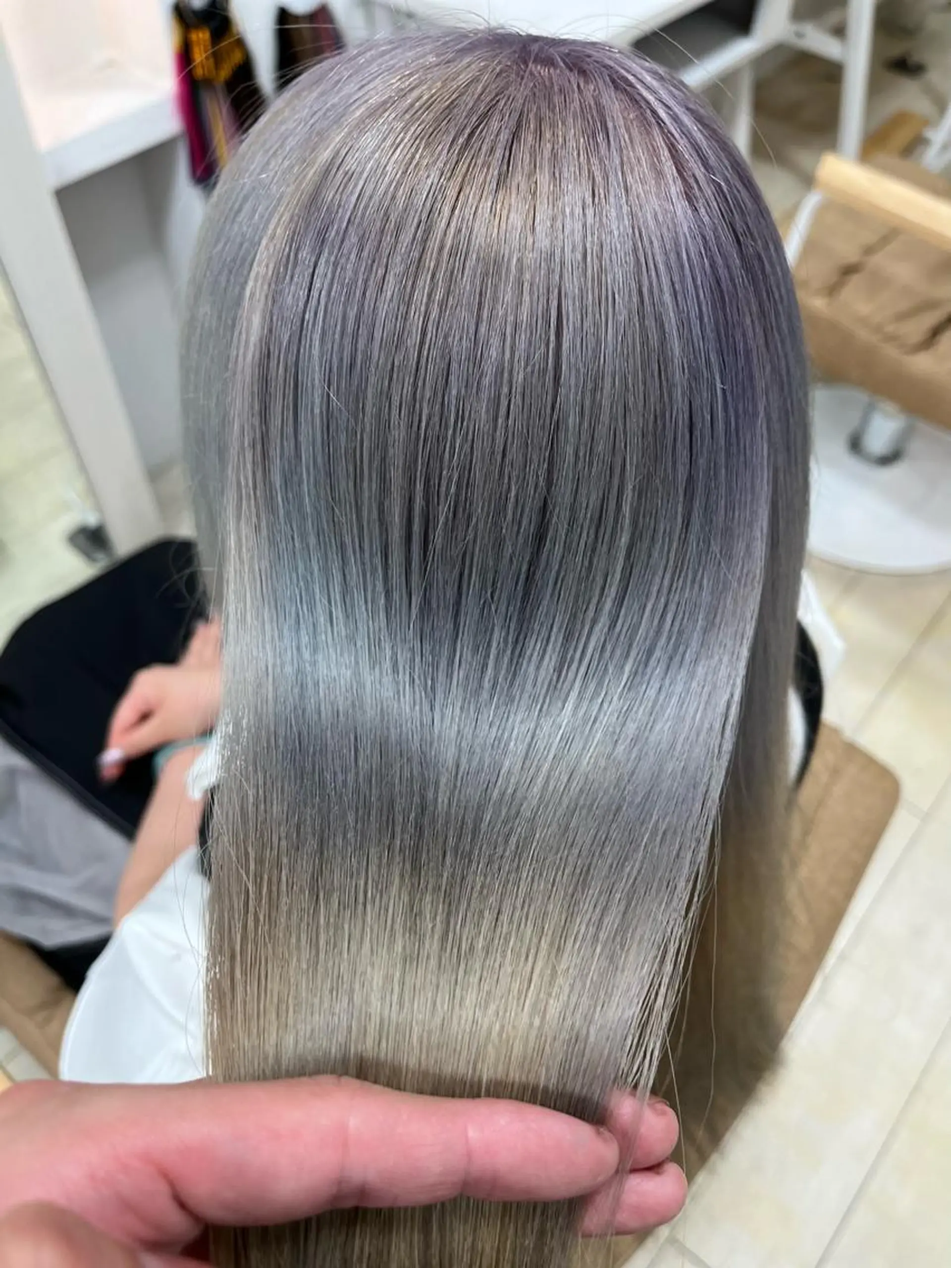 セミロング カラー パーマ ヘアアレンジ メンズ キッズ ネイル マツエク・マツパ アイブロウ ヘアカラー トリートメント ブリーチ特化型✂️ ハイトーンカラー👨のヘアスタイル