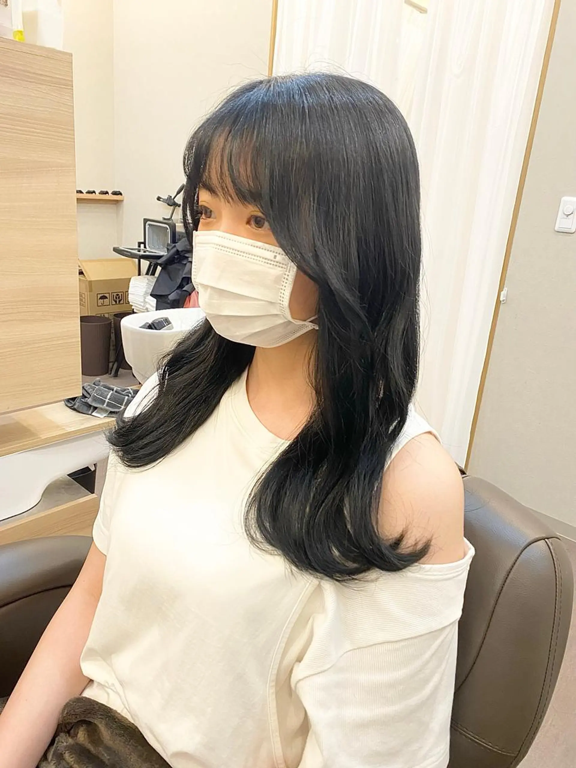 ロング カラー 黒髪 ブルーカラー ブルーブラック 透明感カラー カット ヘアカラー トリートメント 林 瑠夏のヘアスタイル