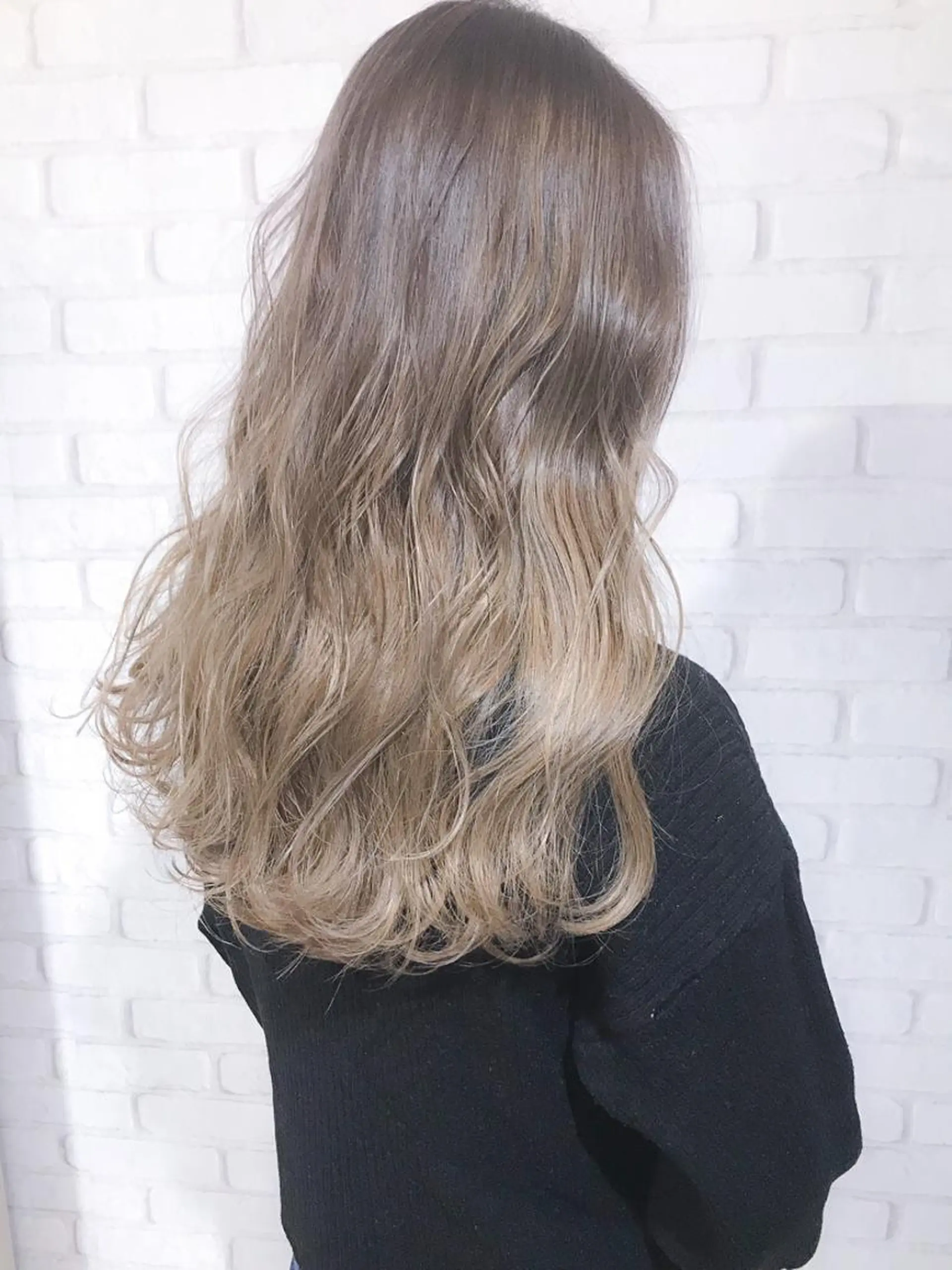 セミロング 👑圧倒的カラー👑 佐々木祐希のヘアスタイル