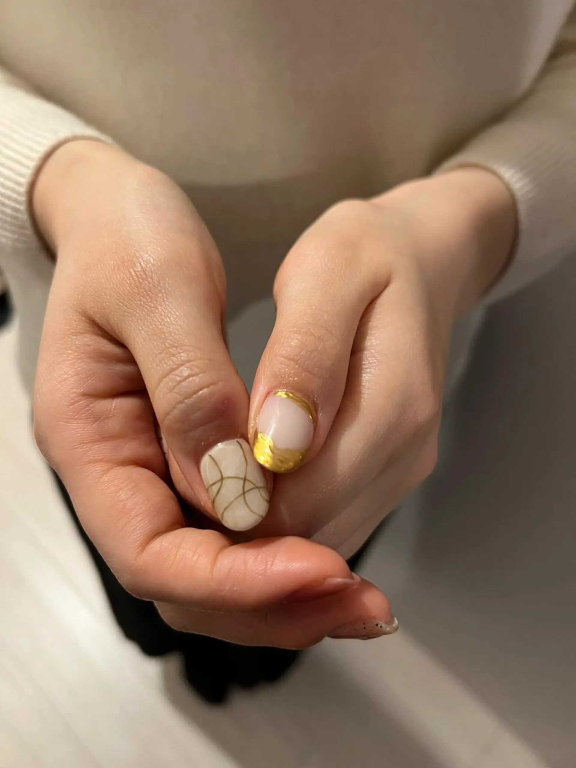 ネイル ハンドネイル une／YUKINA 🫧大人nuanceのネイルデザイン