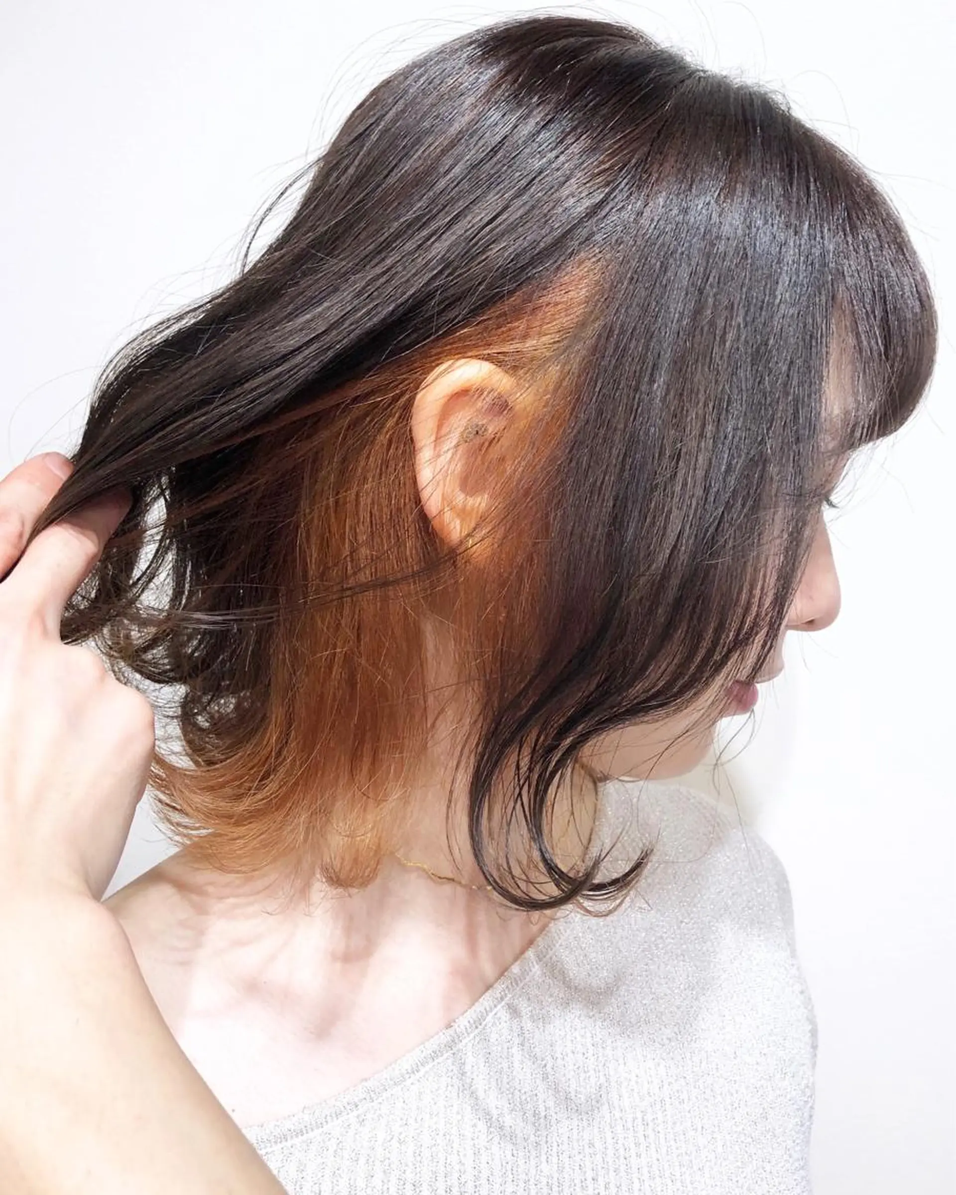 ミディアム カラー ハイライトカラー ハイトーンカラー インナーカラー オレンジ ハイライト ヘアカラー 艶カラー YOSHIMURAのヘアスタイル