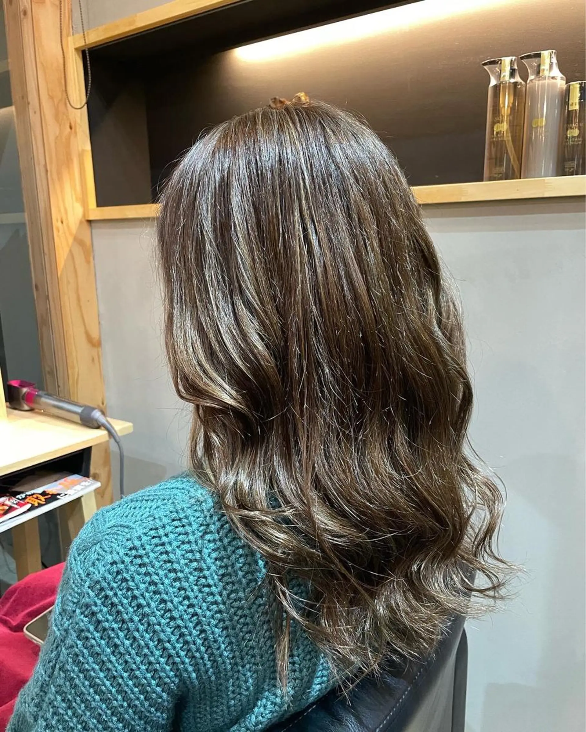 ロング カラー グレージュ ハイライトカラー インナーカラー ハイライト ツイストパーマ カット ヘアカラー トリートメント SHINYA シンヤヘアーズのヘアスタイル