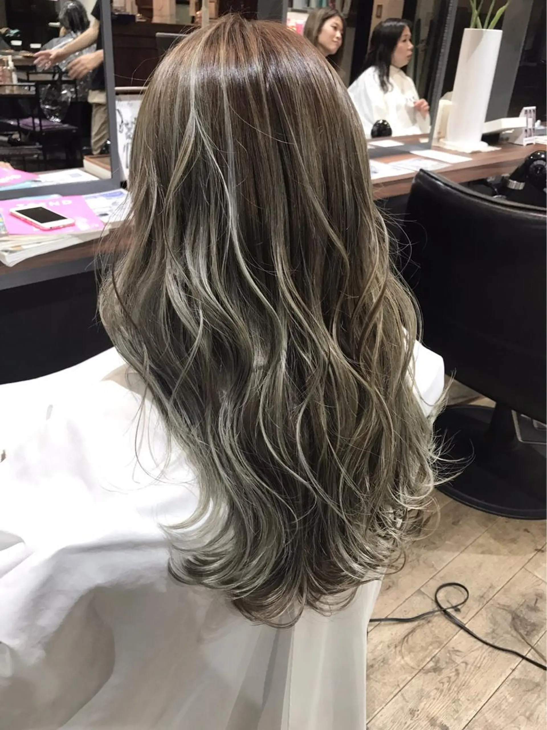 ロング 外国人風カラー ハイライト Dolce　梅田所属・城領 直輝のヘアスタイル