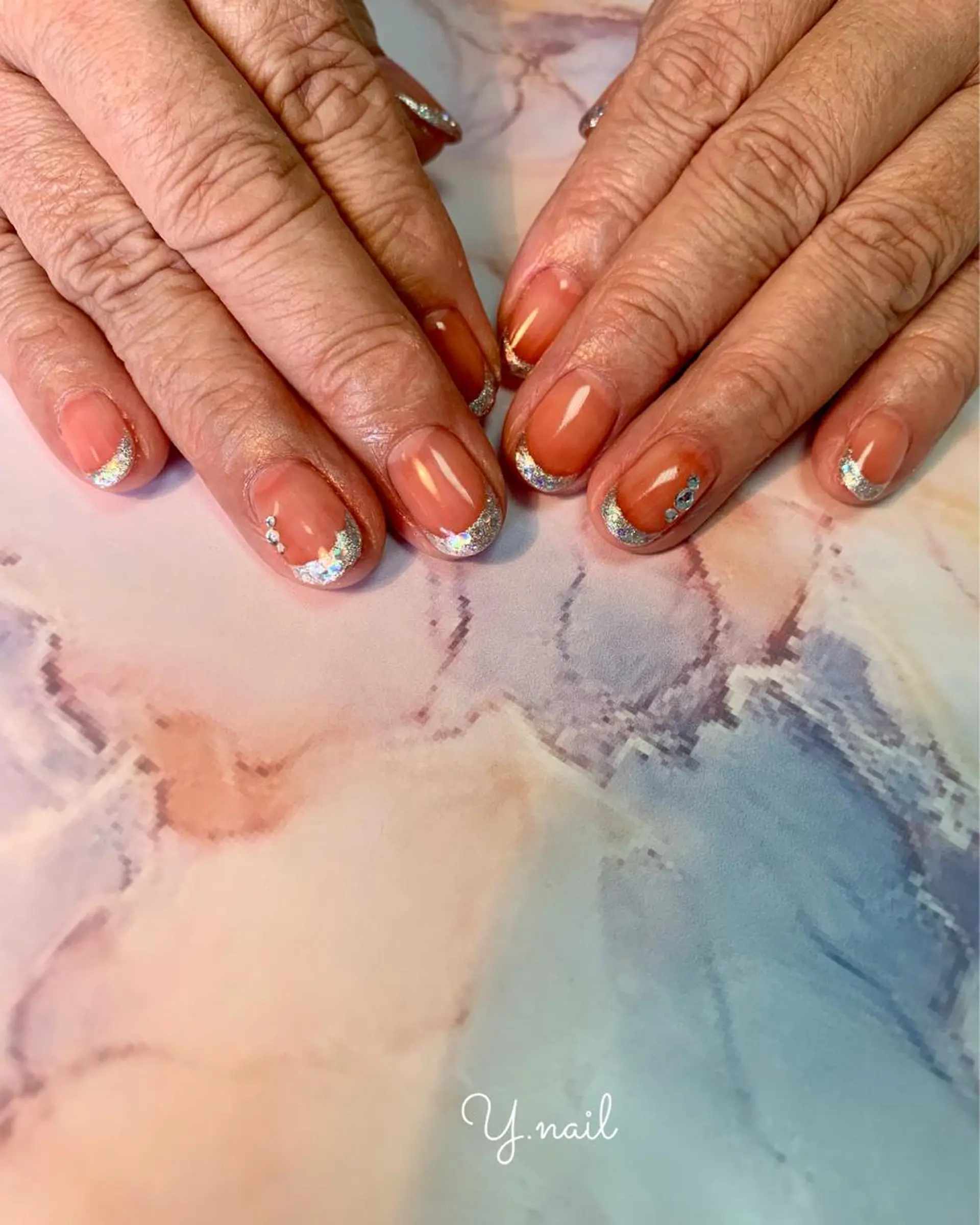 ネイル フレンチネイル ラメ(グリッター) ストーンネイル Feliz所属・Feliz 楽しいネイルサロンのネイルデザイン