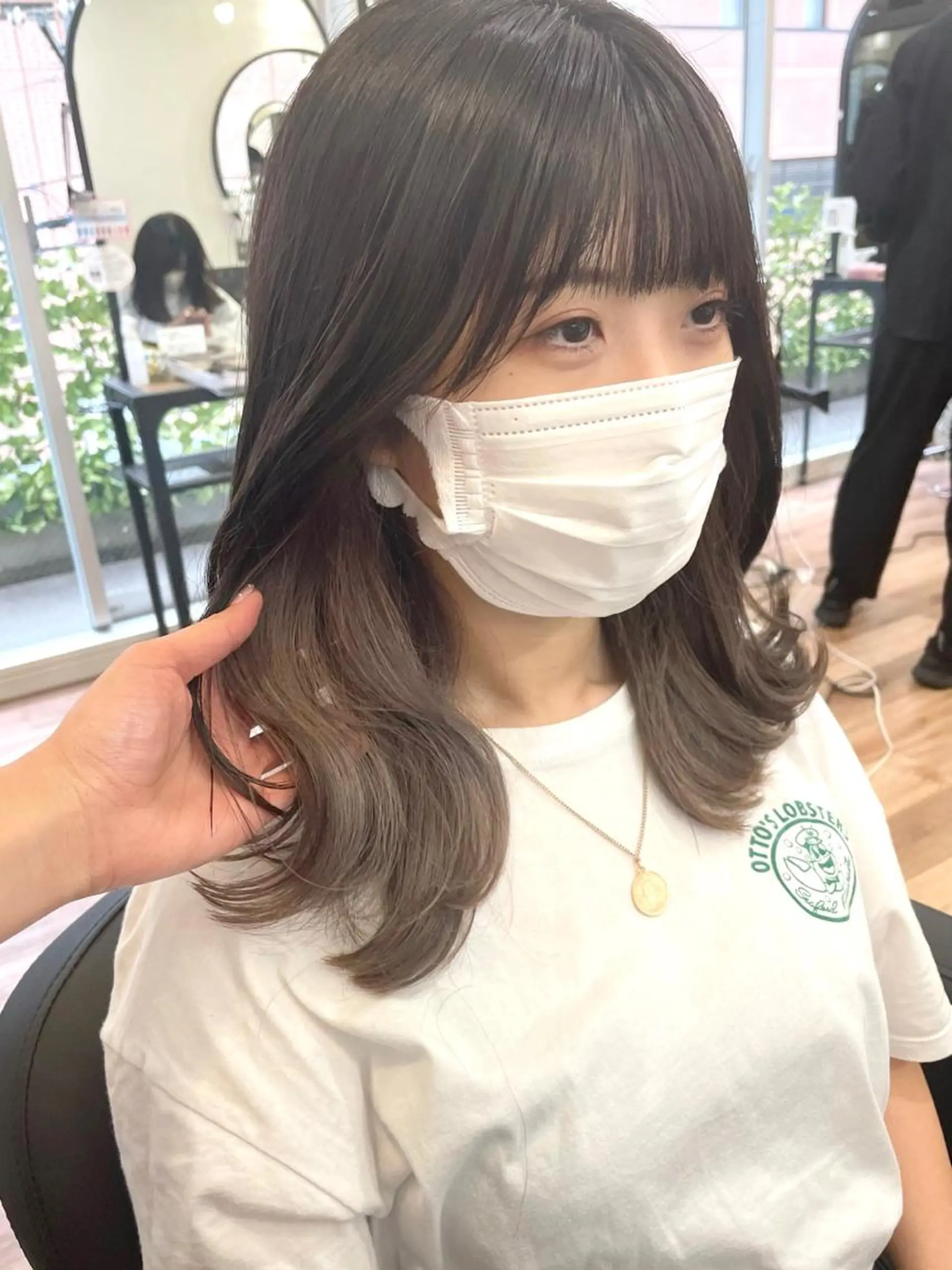 ミディアム レイヤーカット、 大人可愛い　中村美羅のヘアスタイル