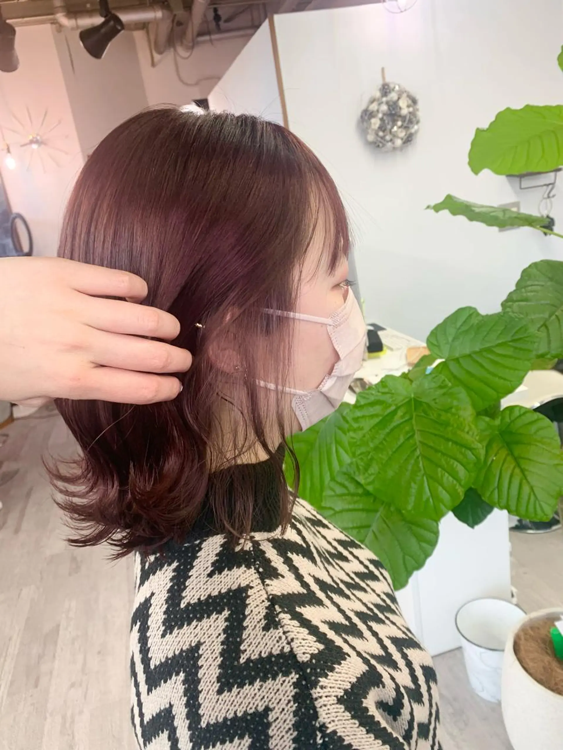 ミディアム カラー インナーカラー ピンクカラー 坂井 水菜美のヘアスタイル