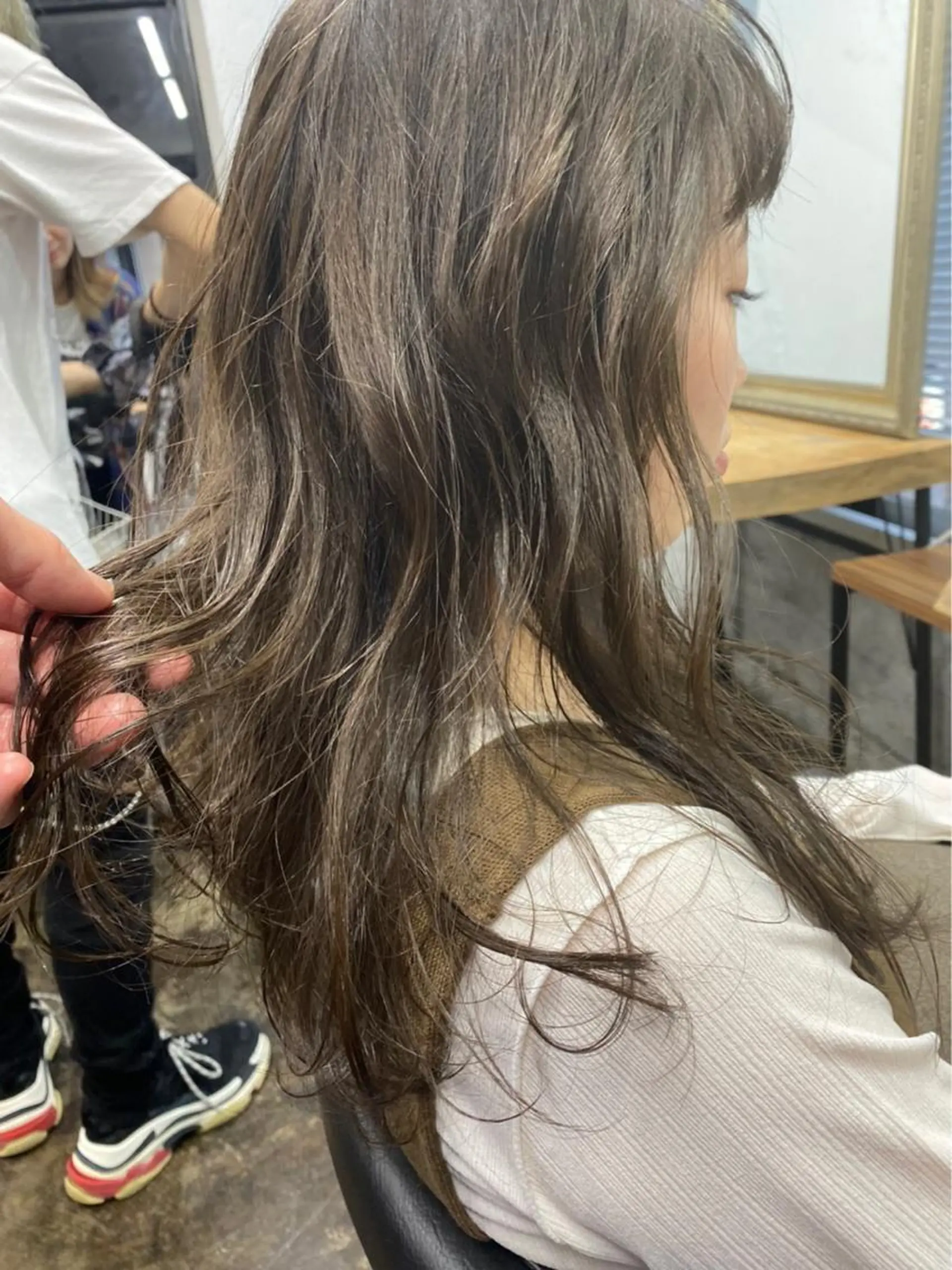 セミロング カラー ブリーチ ケアブリーチ ダブルカラー ハイライトカラー イルミナカラー 🔆学生に人気🔆 AEQUITASのヘアスタイル