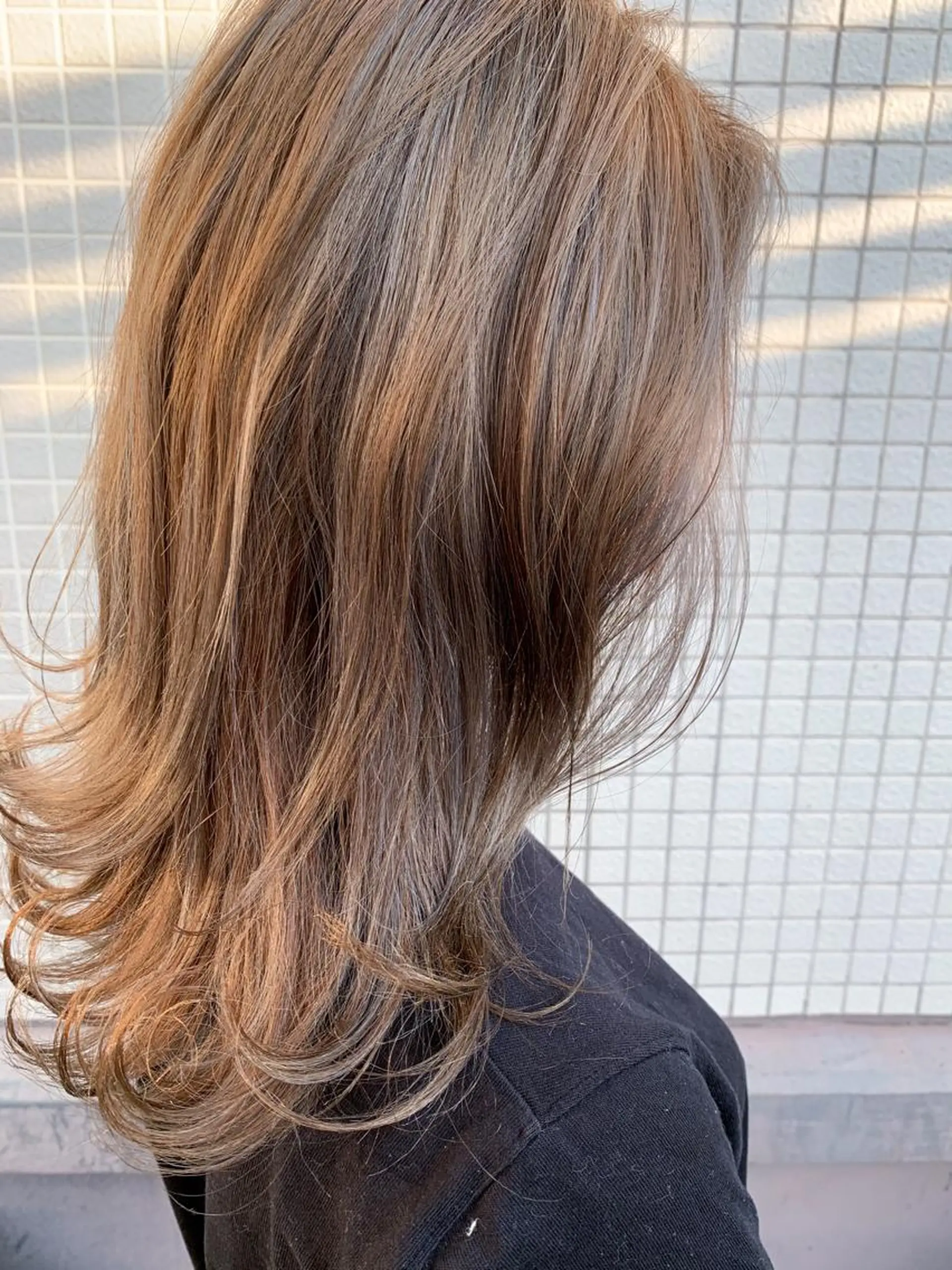 セミロング カラー セミロングパーマ アッシュ ブリーチ ケアブリーチ 透明感カラー モリシュンスケ /レイヤー/髪質改善のヘアスタイル