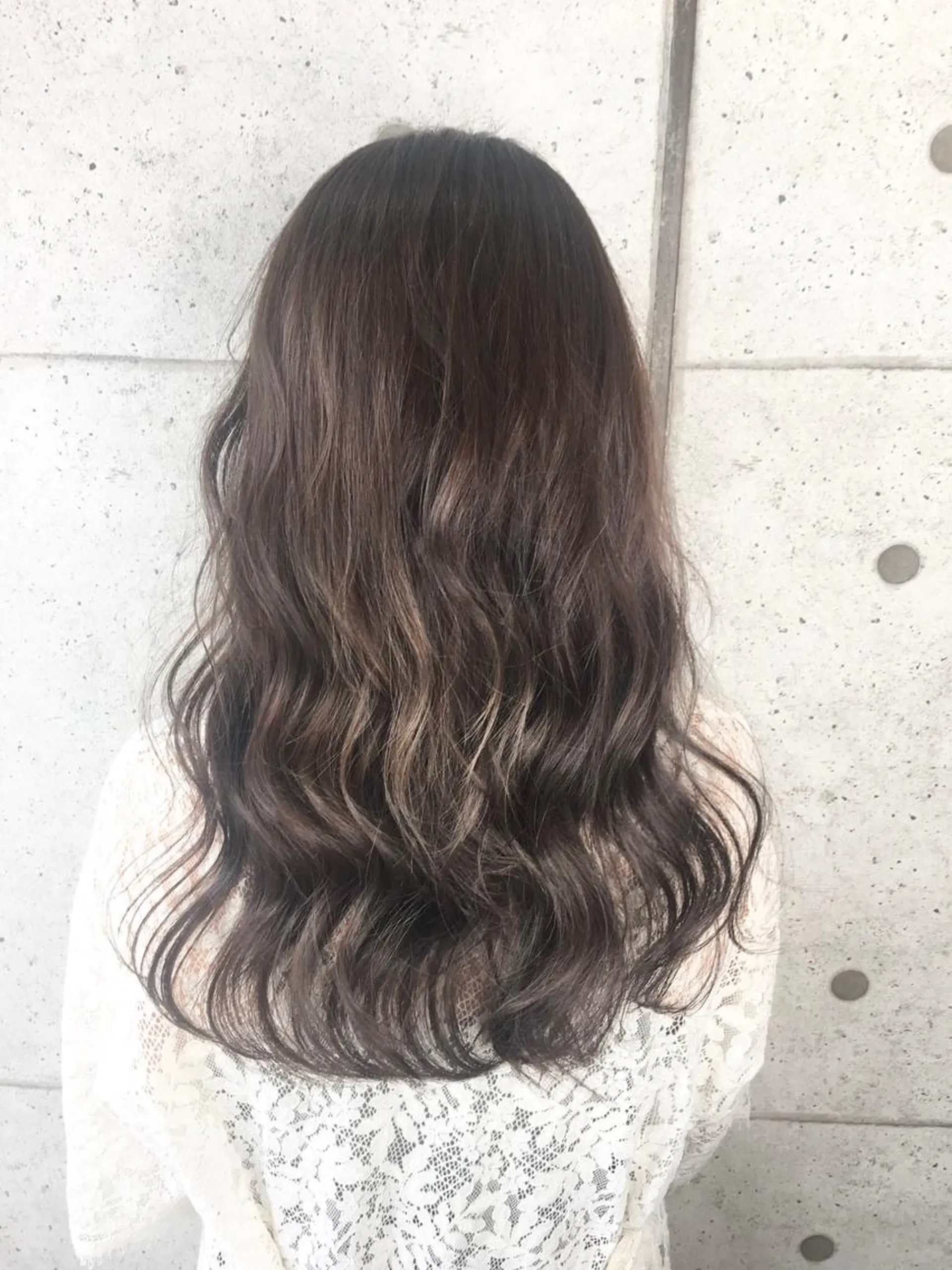 ロング 足立 磨咲のヘアスタイル