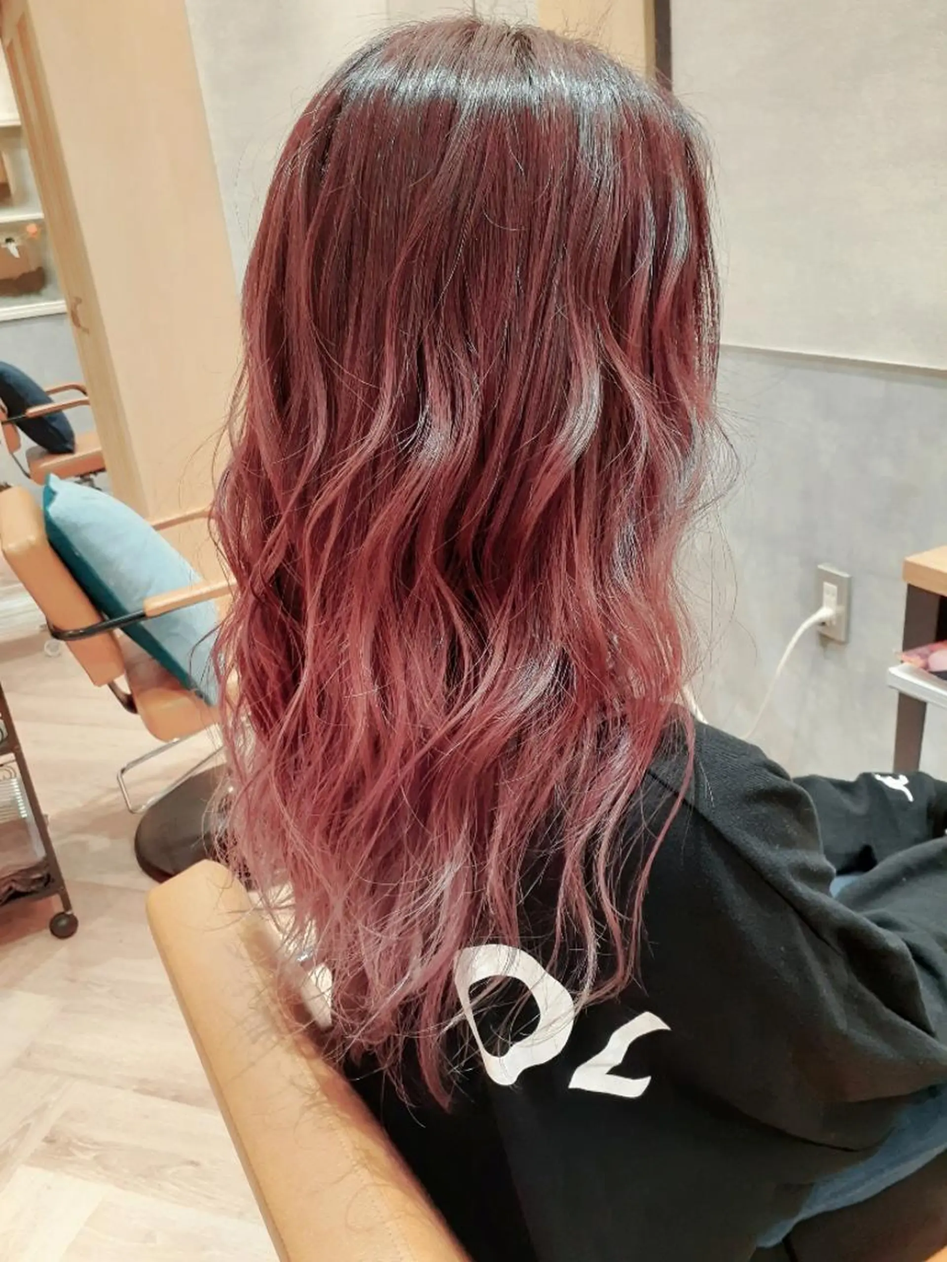 ロング カラー ブリーチ グラデーションカラー ピンクカラー カット ヘアカラー トリートメント ラボヌールヘアシュシュ所属・西村 力一のヘアスタイル