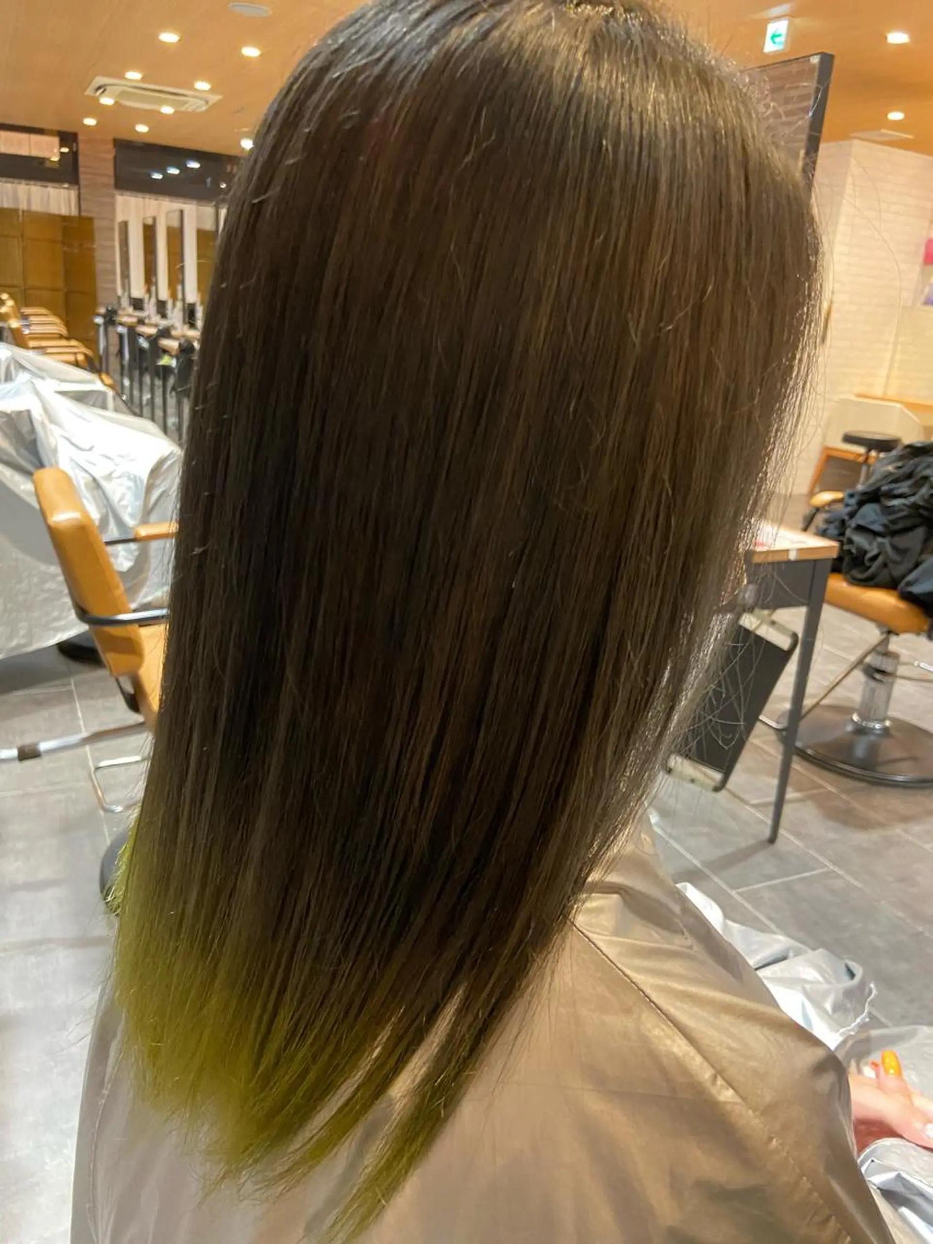 セミロング 石崎 真維のヘアスタイル