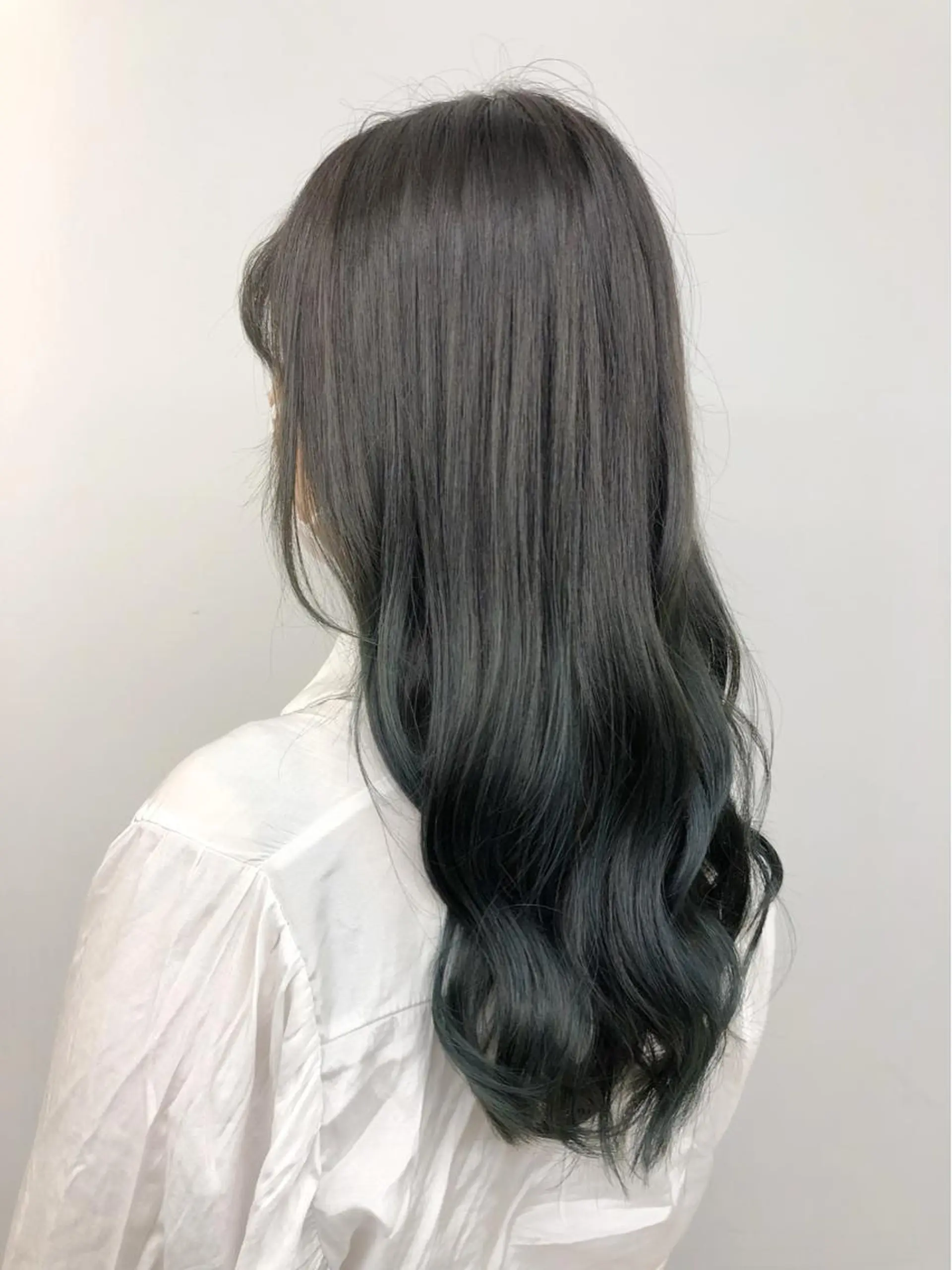 セミロング カラー グラデーションカラー イルミナカラー 代表　YUKI ☆のヘアスタイル