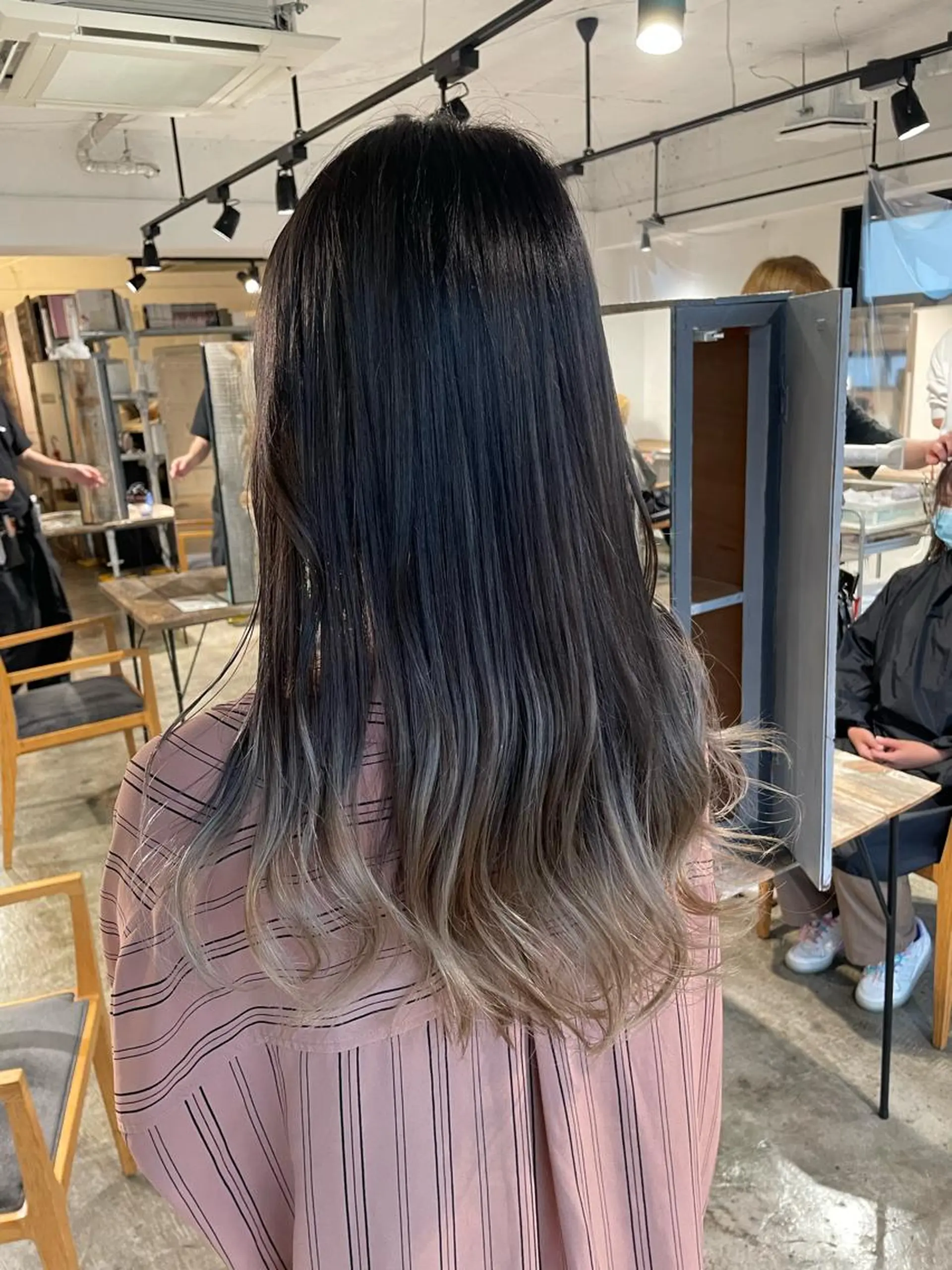 ロング カラー グラデーションカラー ヘアカラー トリートメント ハイトーン/レイヤー /ケアブリーチ石川治のヘアスタイル