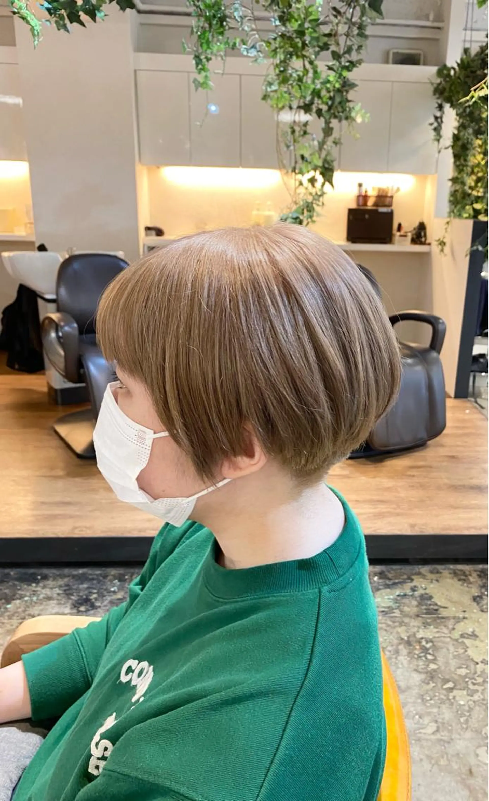 ショート カラー ベージュカラー ブリーチ ミルクティーベージュ ショート　美髪 美容師🌿FUKUのヘアスタイル