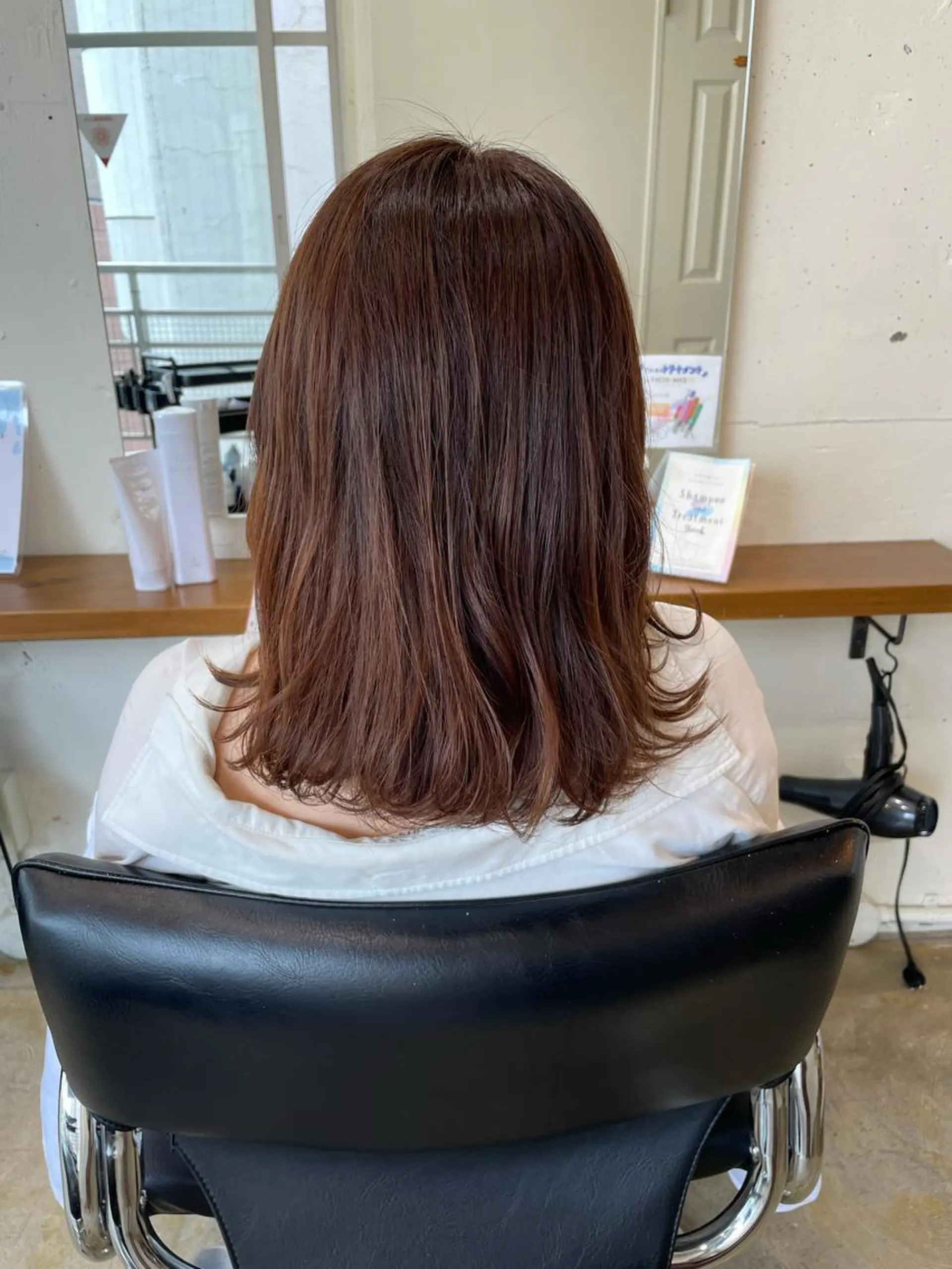 ミディアム カラー カット ヘアカラー トリートメント MIOベージュカラー 柔らかいカラーのヘアスタイル