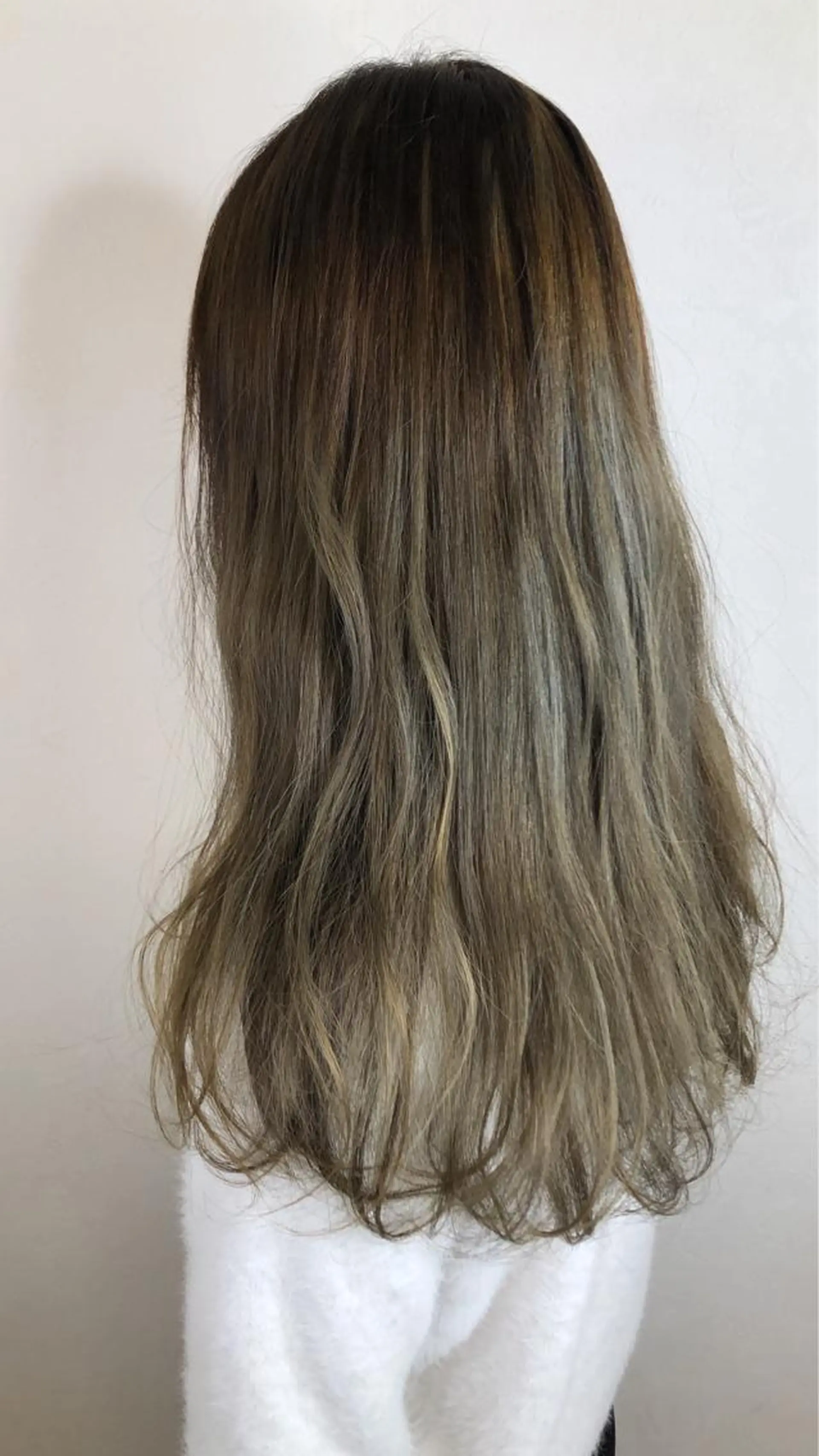 ロング カラー グラデーションカラー グレージュ ACRO梅田【アクロ】所属・縮毛矯正とカラーの人 倉友哉のヘアスタイル