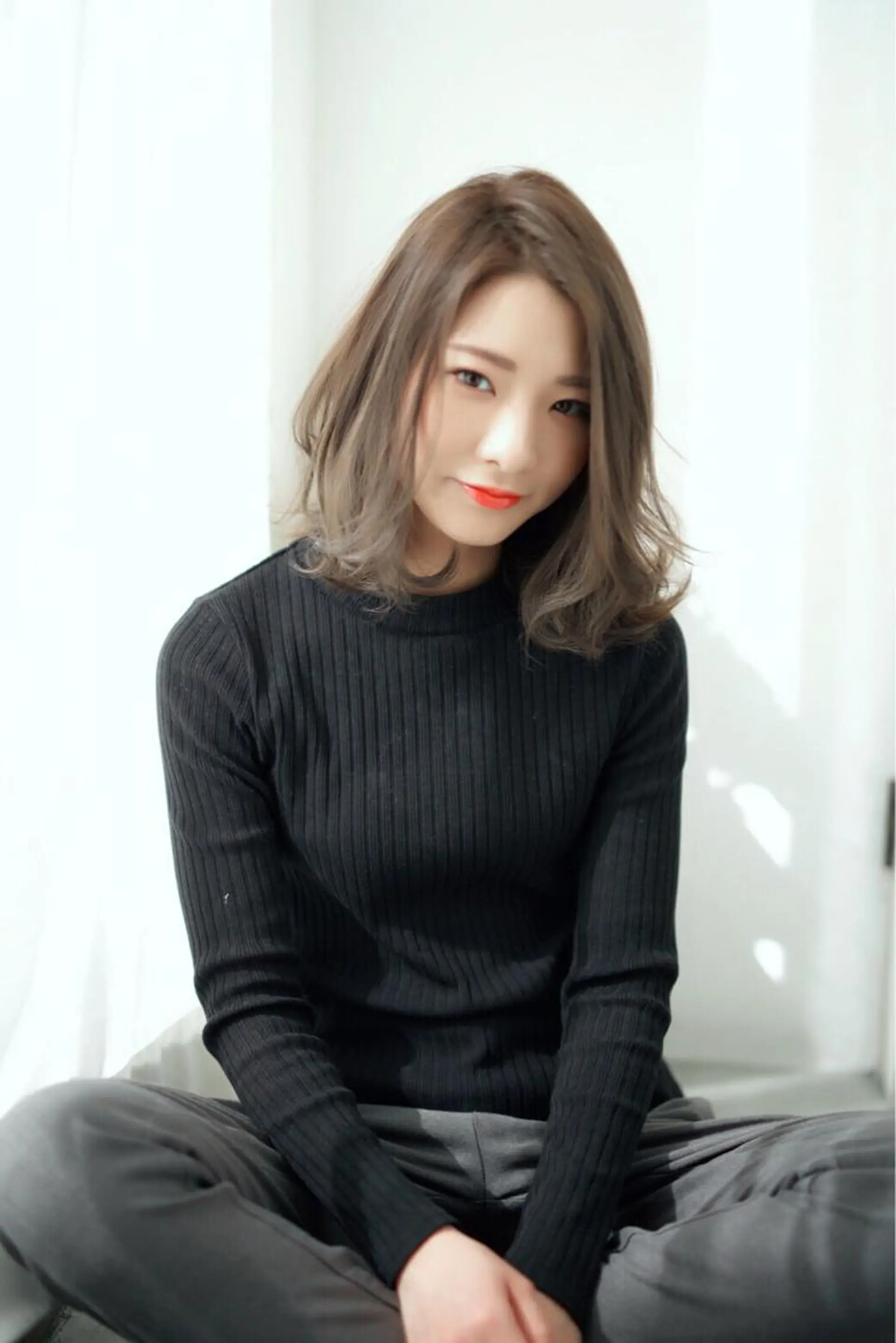 ミディアム カラー fio マナミのヘアスタイル